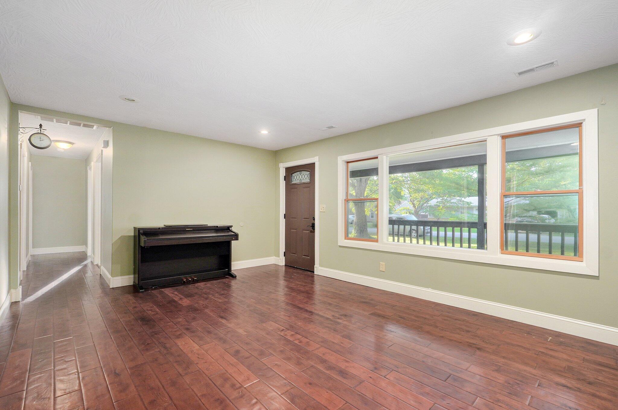412 East Wayland Street Property Photo 8