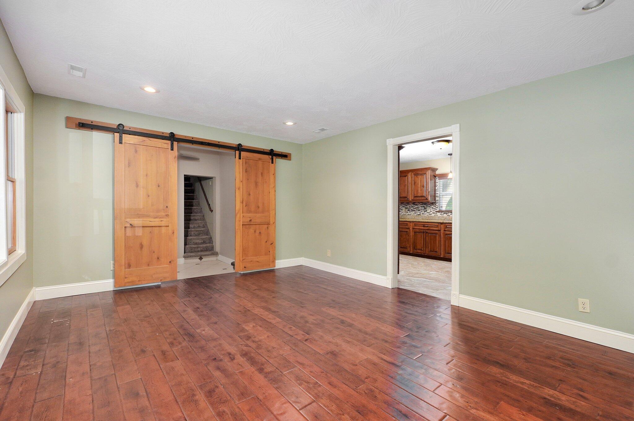412 East Wayland Street Property Photo 9