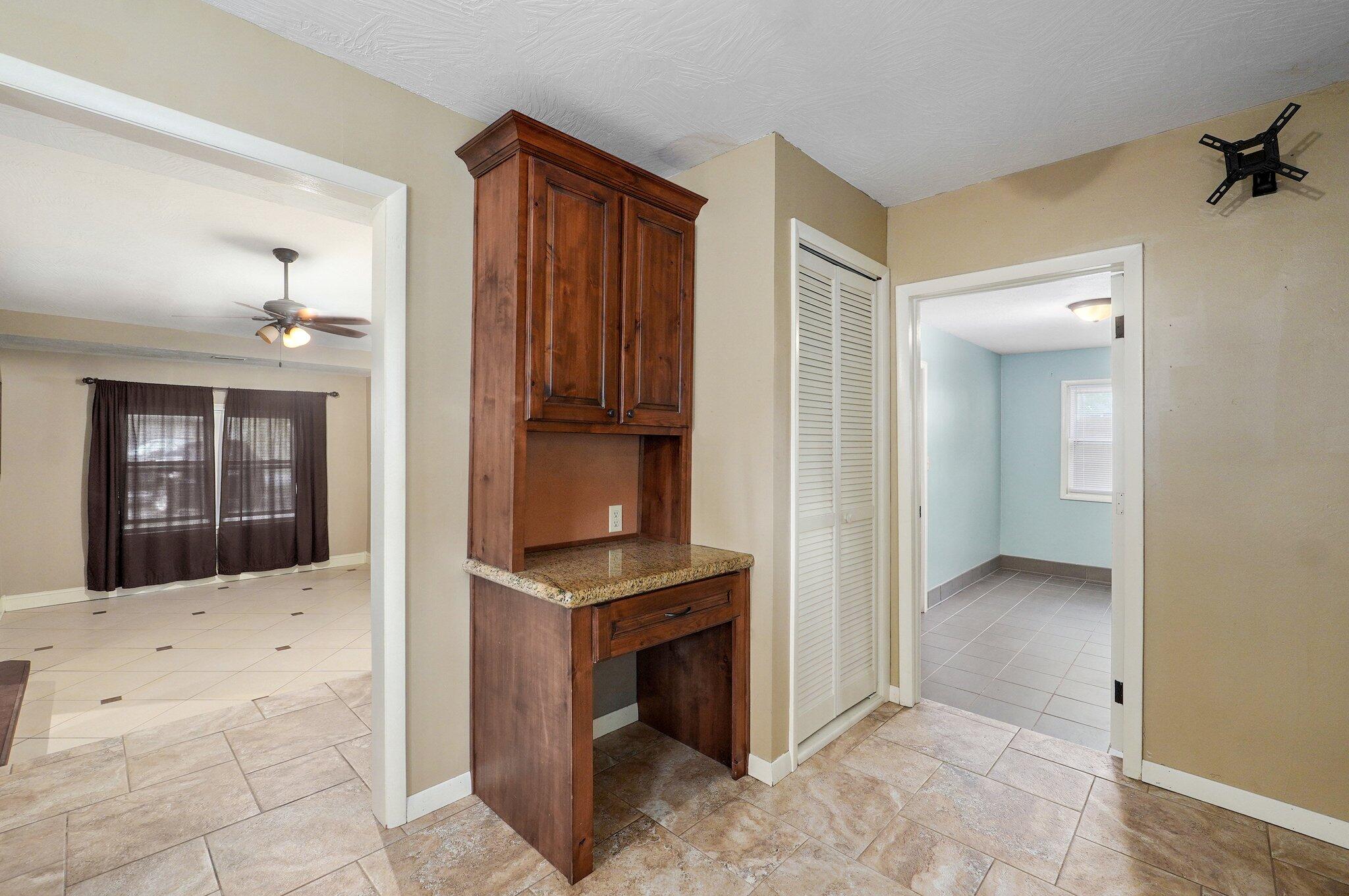 412 East Wayland Street Property Photo 14