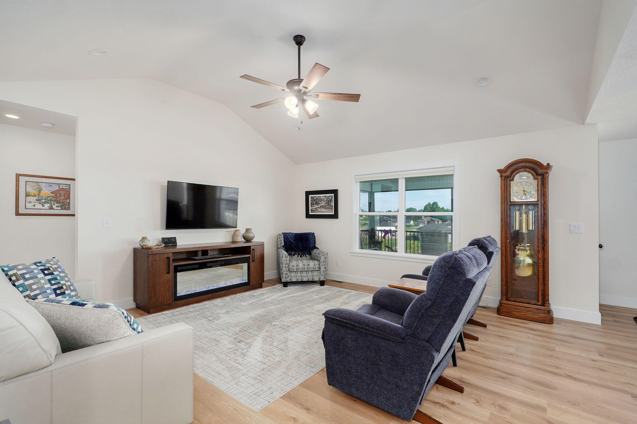 2608 West Webb Road Property Photo 5