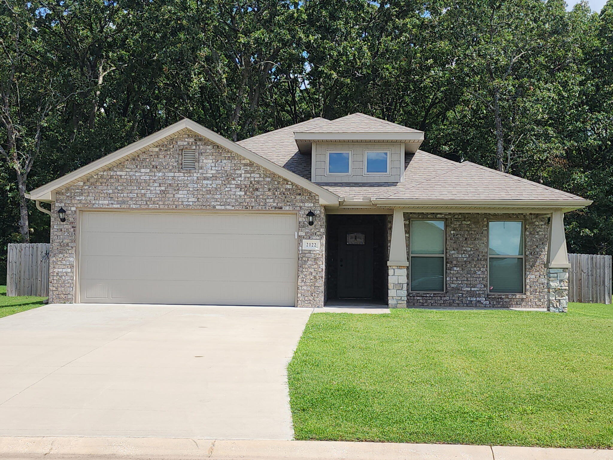 2122 Timber Crest Drive Property Photo 1