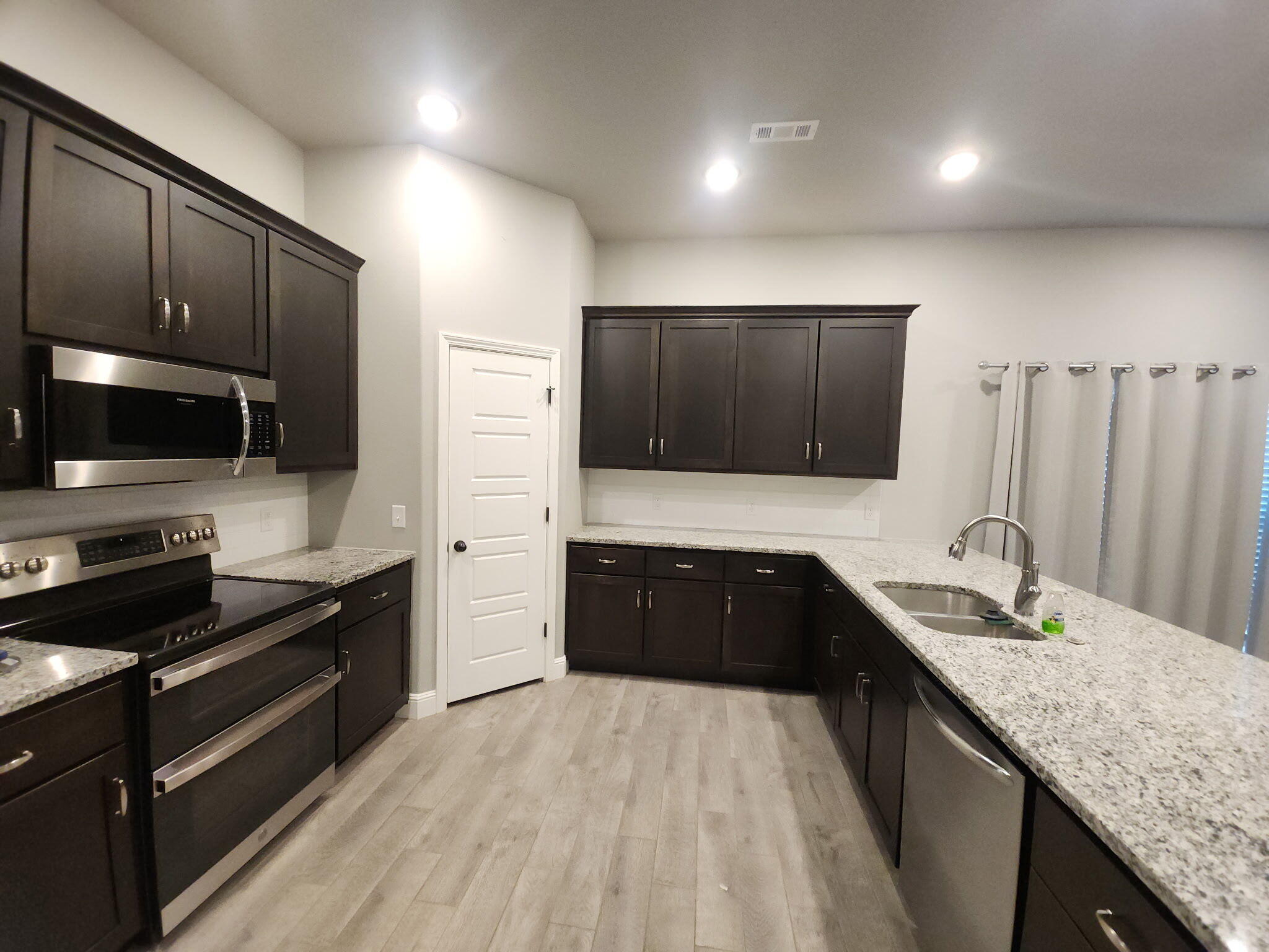 2122 Timber Crest Drive Property Photo 7