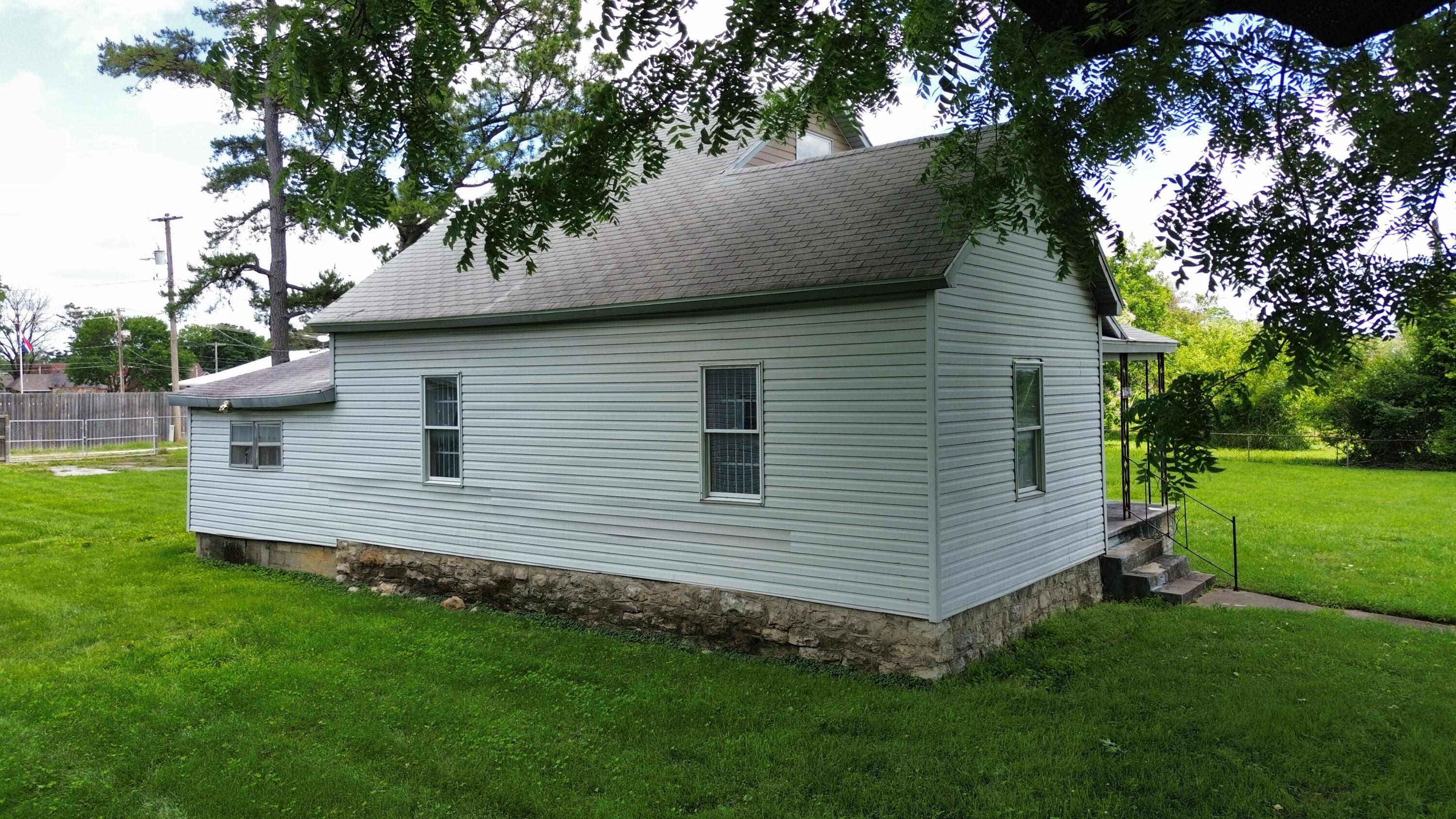 1121 East Thoman Street Property Photo 8