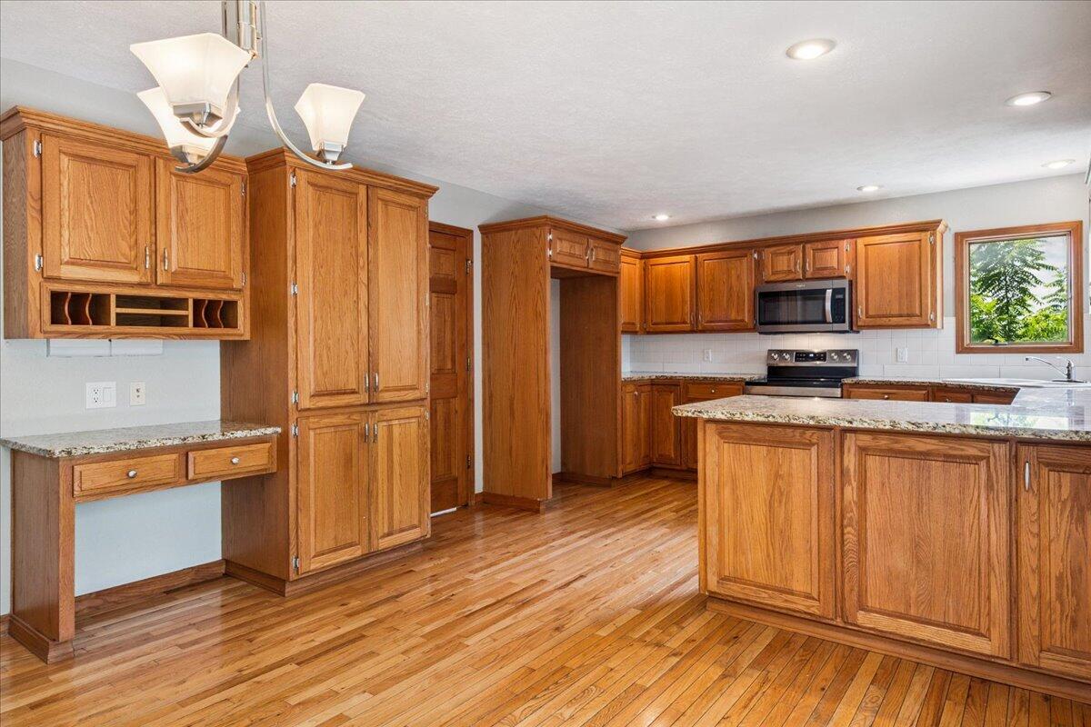 3057 South Suburban Avenue Property Photo 12