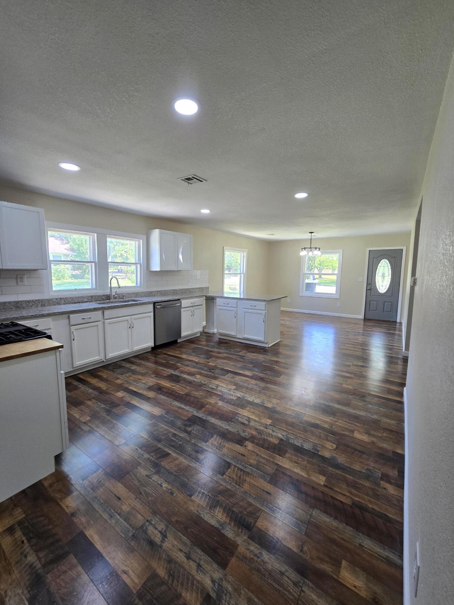 1008 3rd Street Property Photo 4