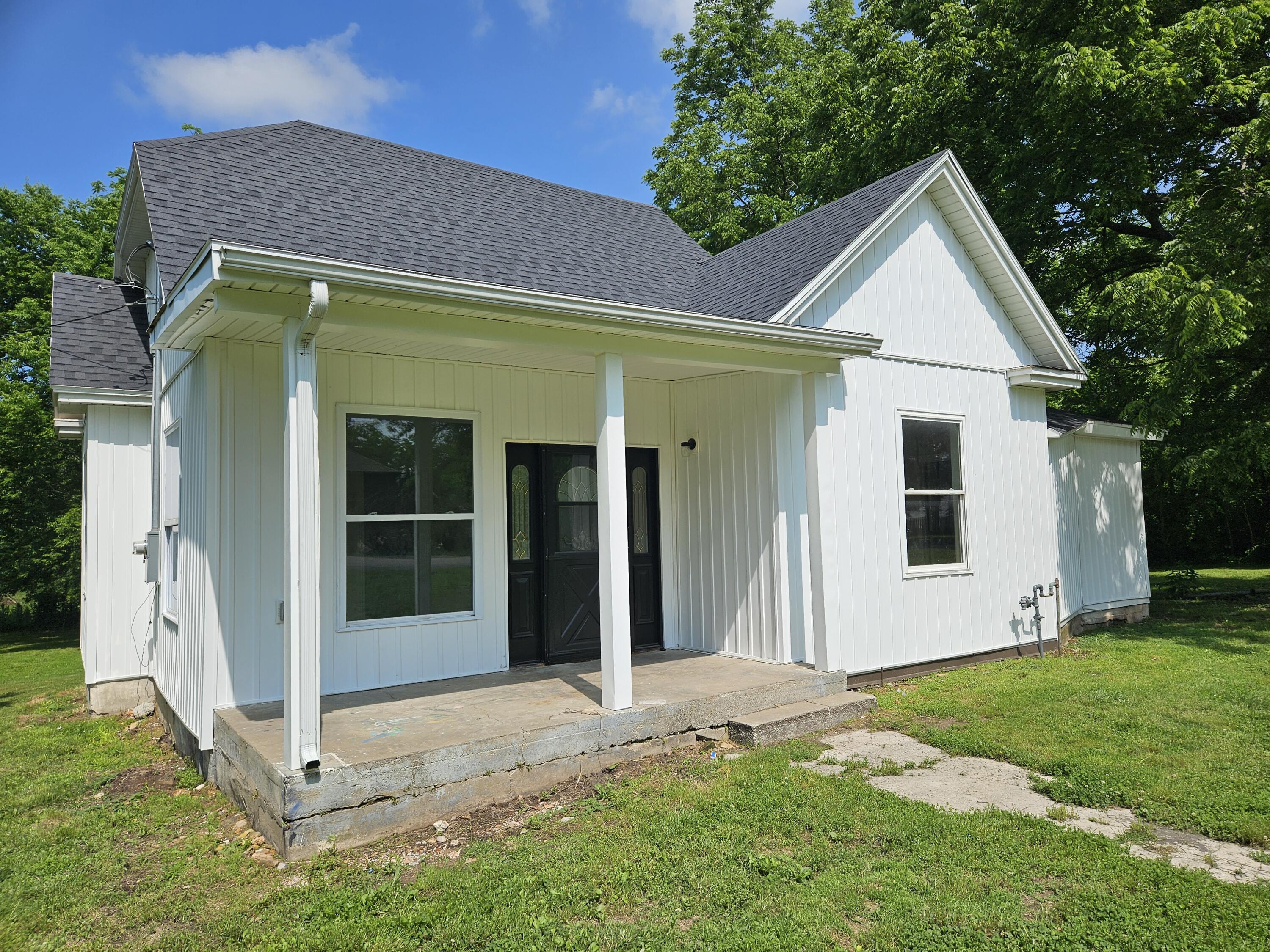 201 North College Avenue Property Photo 1