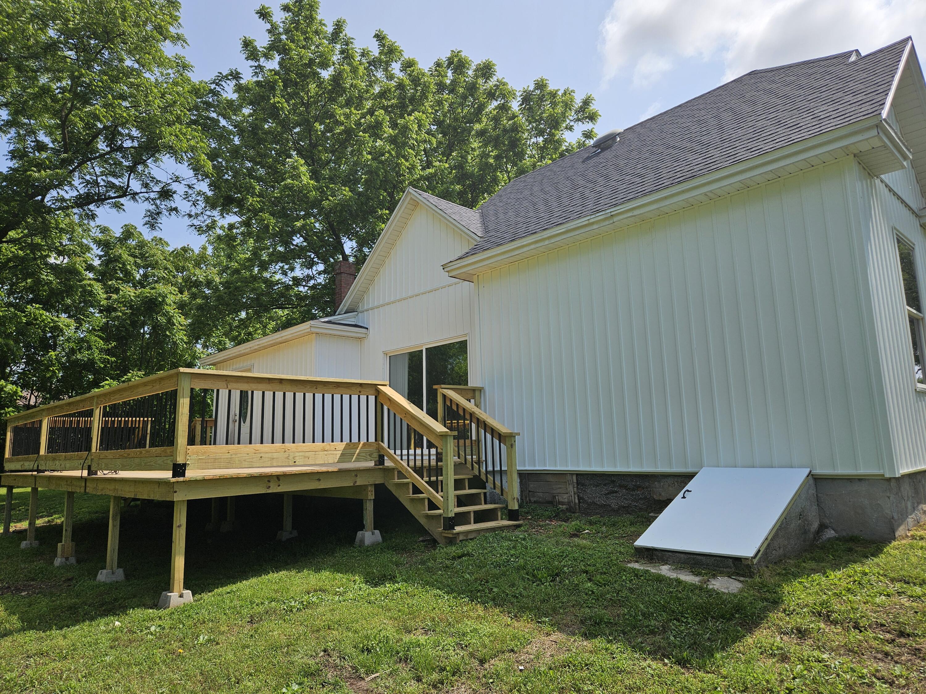 201 North College Avenue Property Photo 6