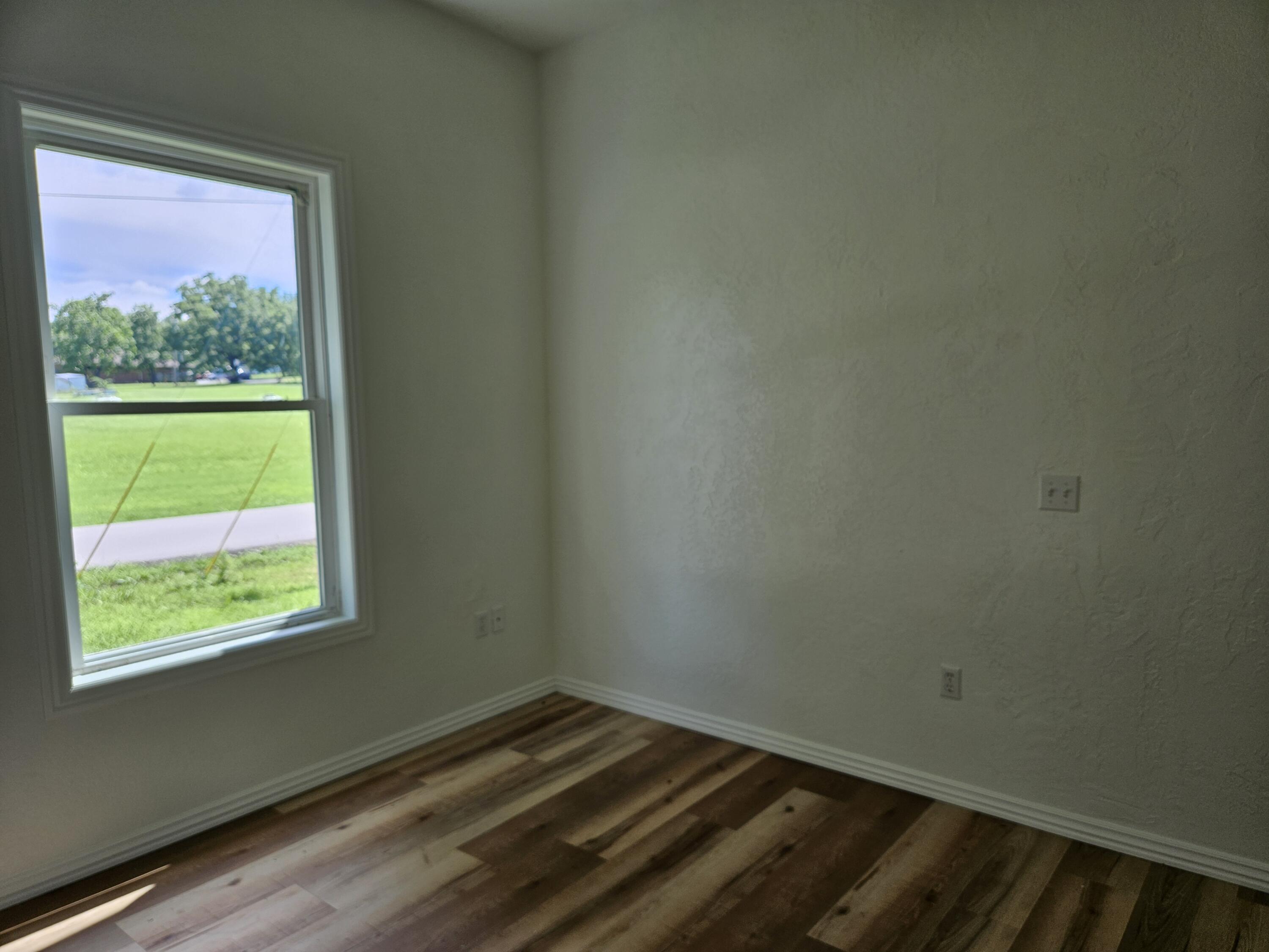 201 North College Avenue Property Photo 9