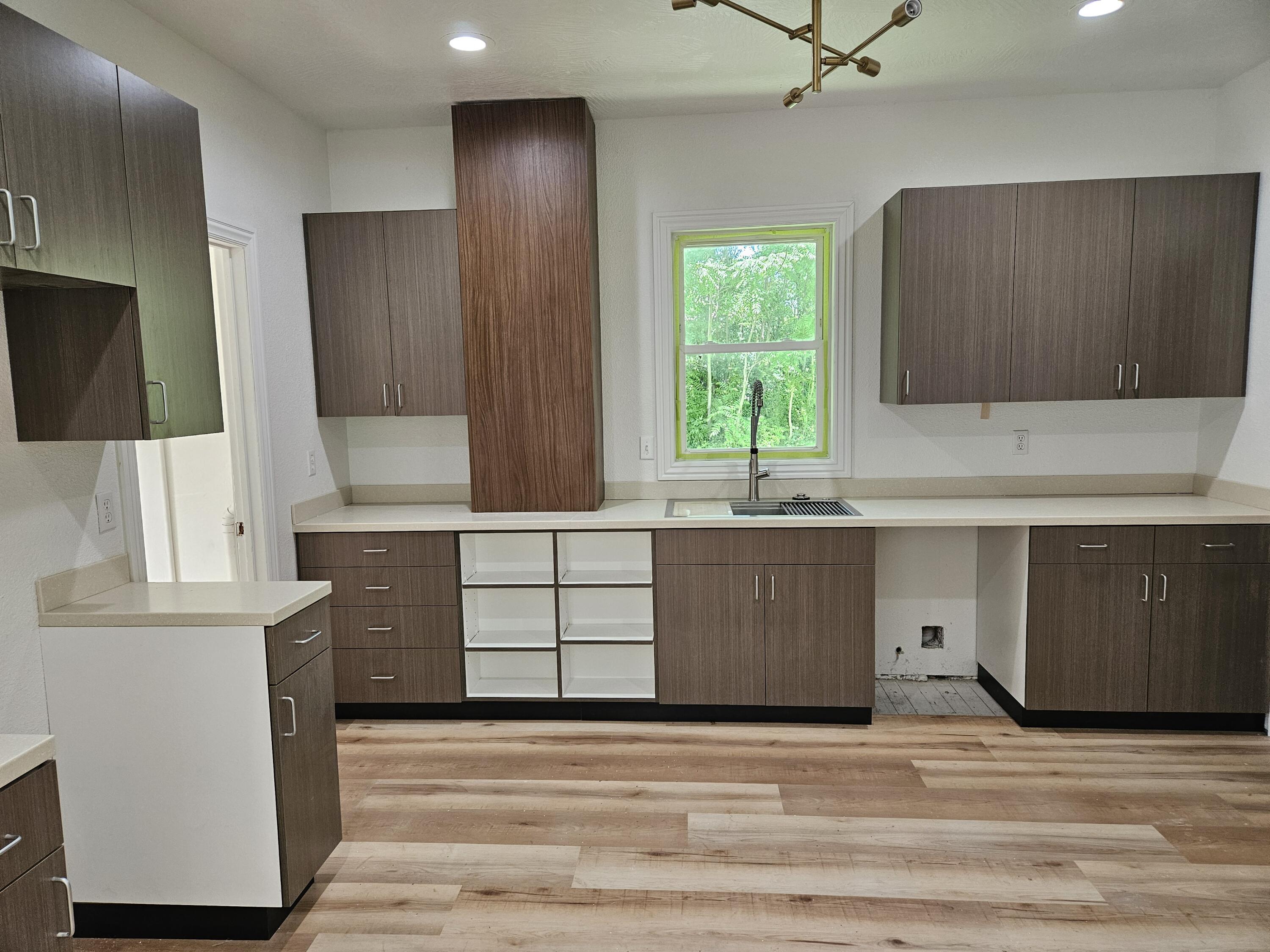 201 North College Avenue Property Photo 11