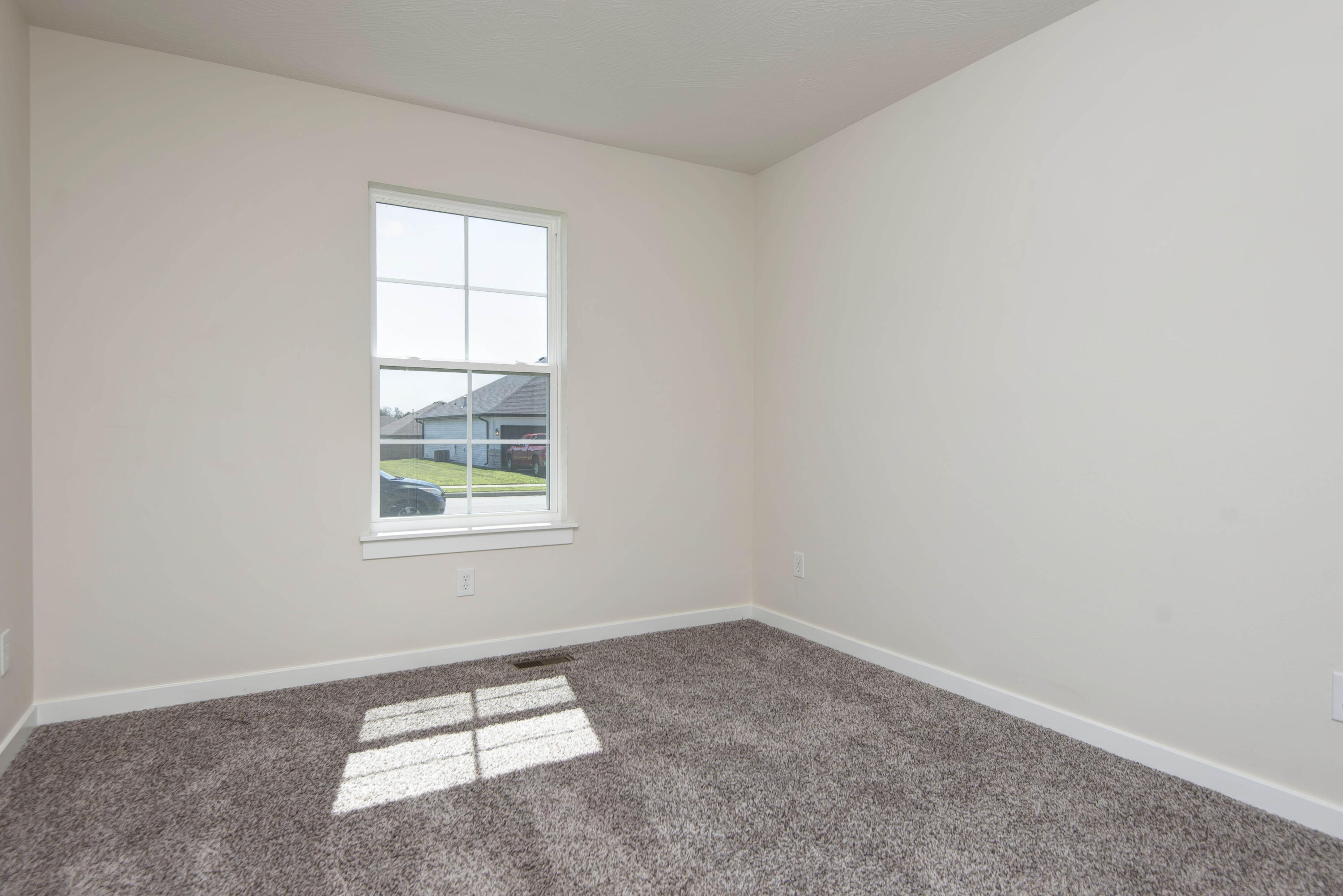 735 North Century Avenue Property Photo 3