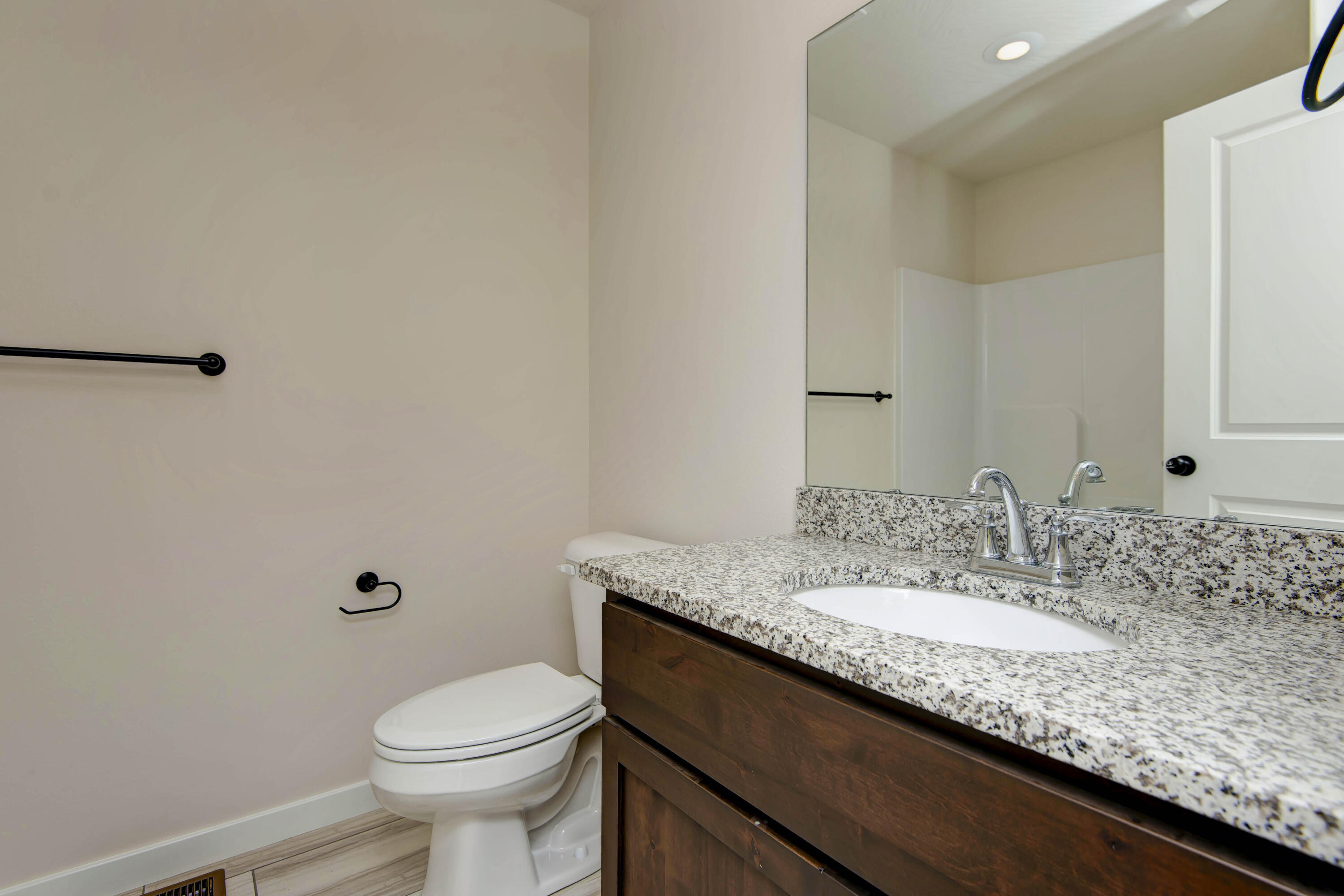 735 North Century Avenue Property Photo 5