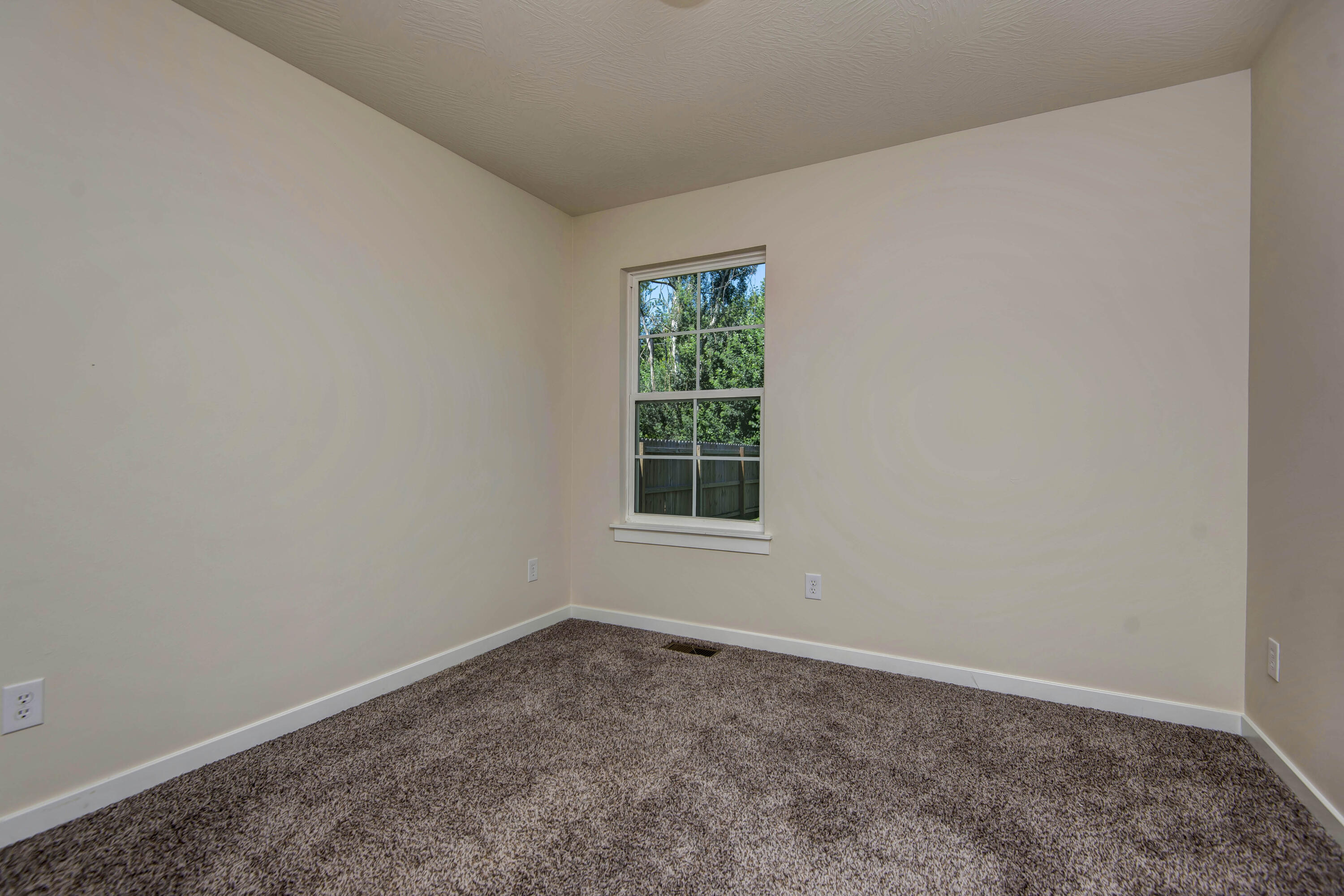 735 North Century Avenue Property Photo 6