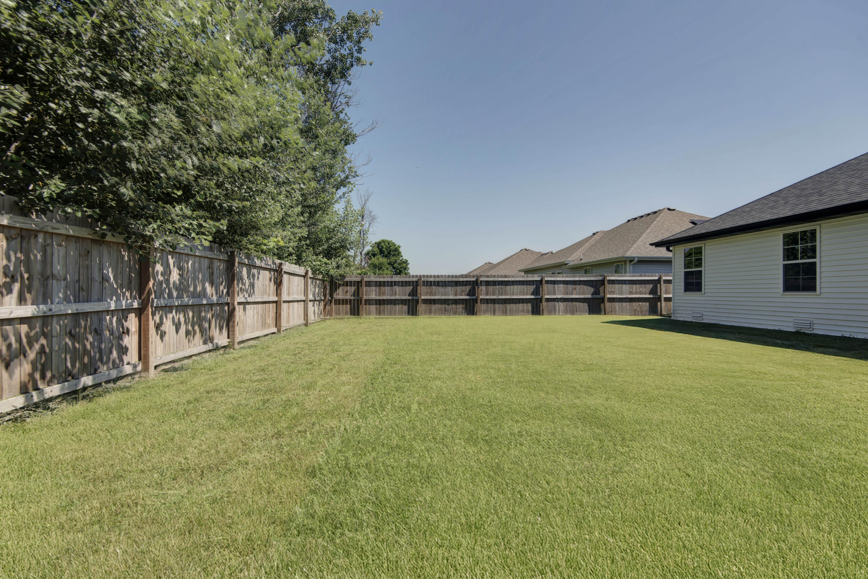 735 North Century Avenue Property Photo 26