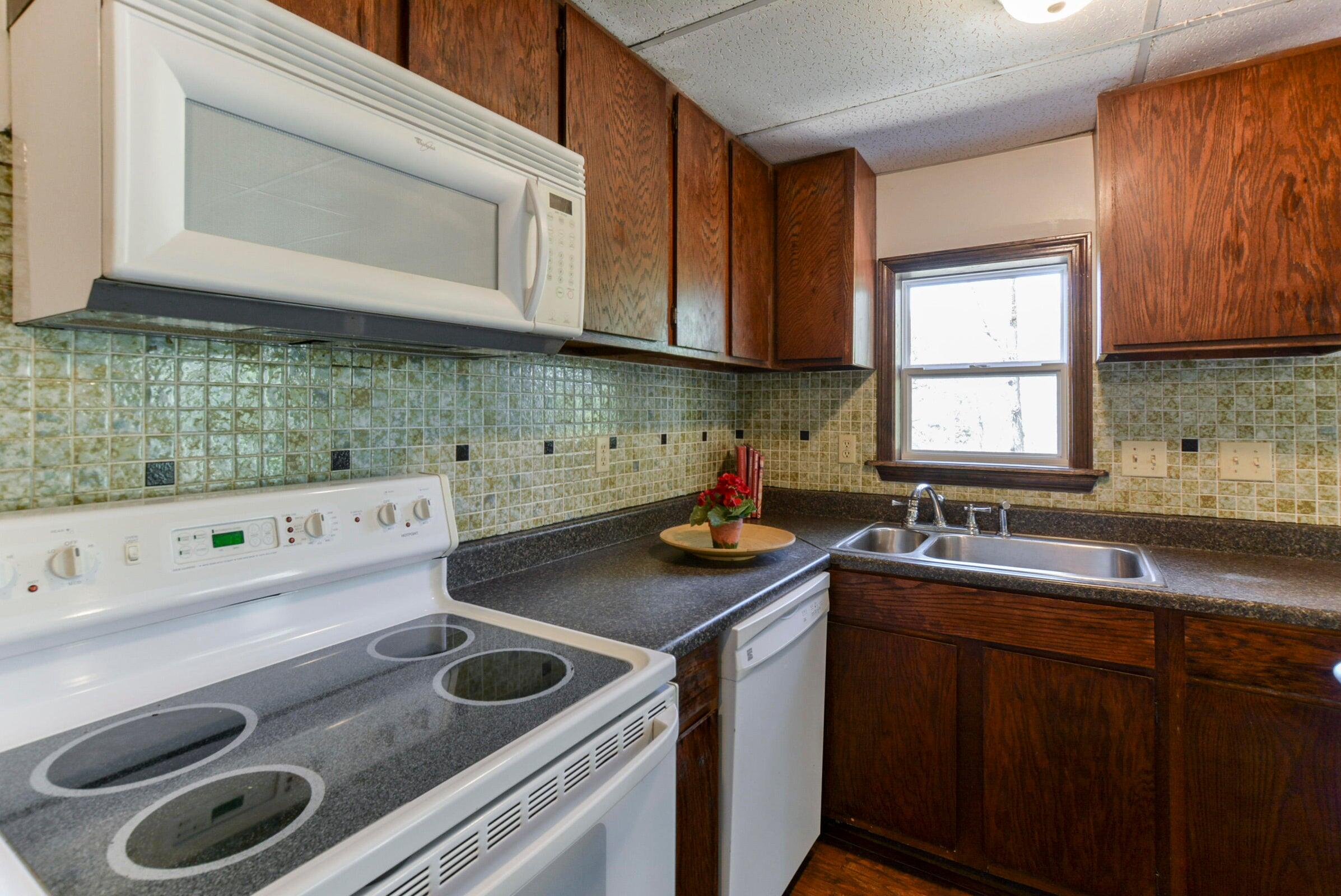 9755 State Highway 13 Property Photo 10