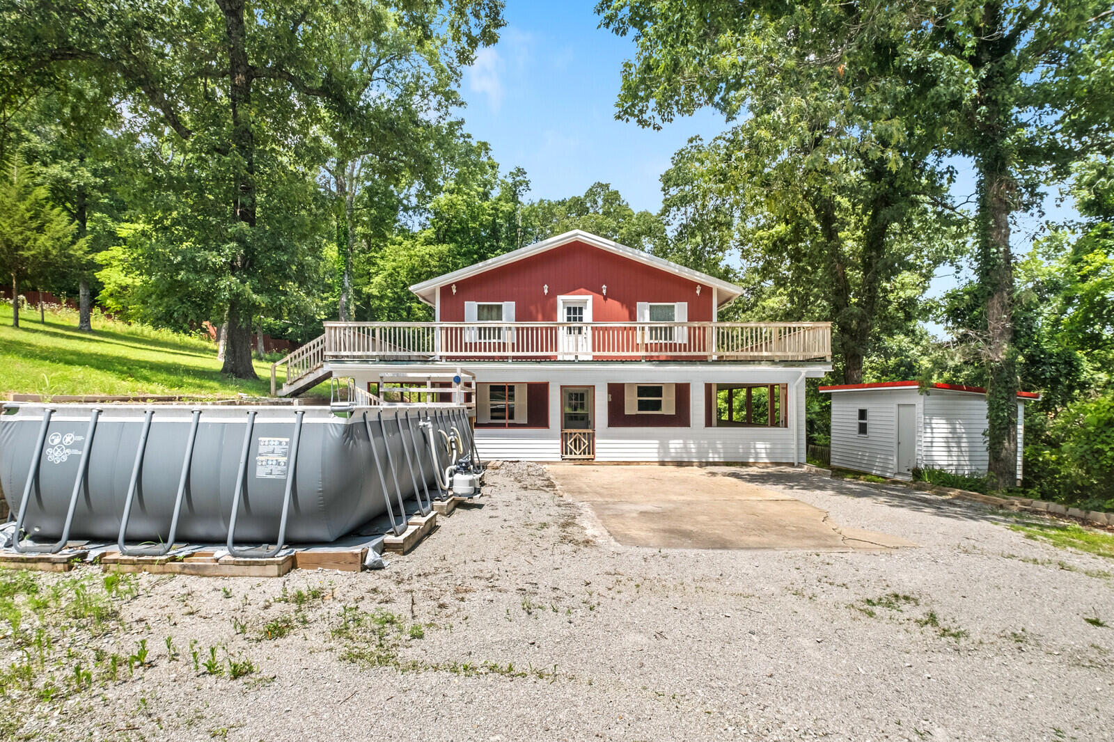 587 Pine Tree Drive Property Photo 4