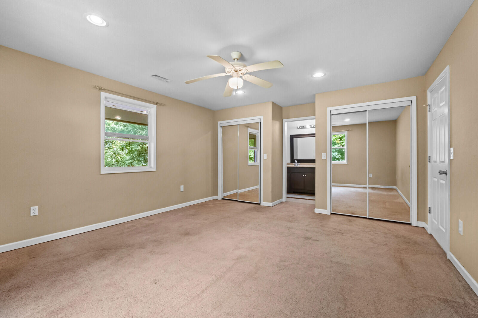 587 Pine Tree Drive Property Photo 6