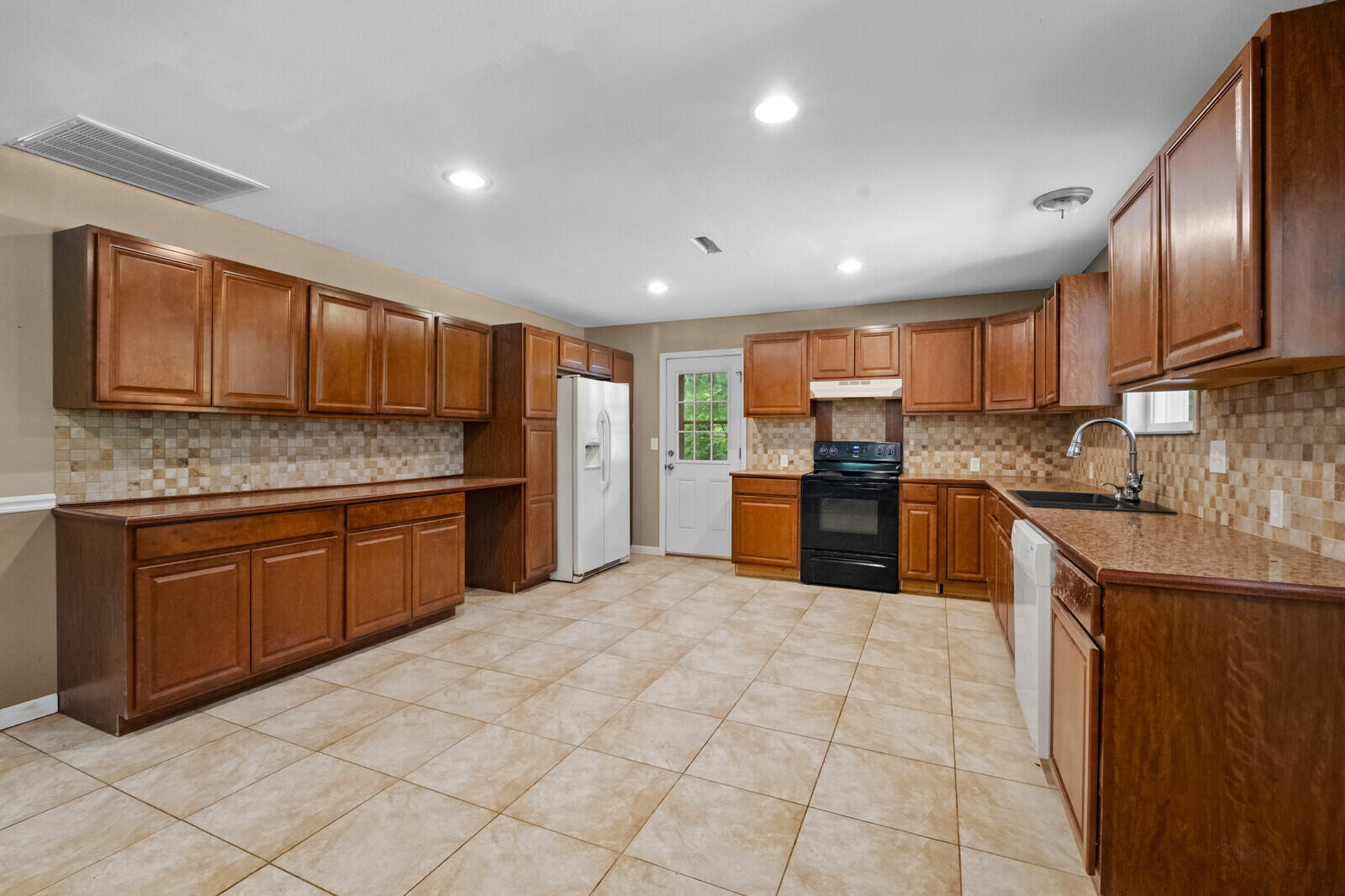 587 Pine Tree Drive Property Photo 11