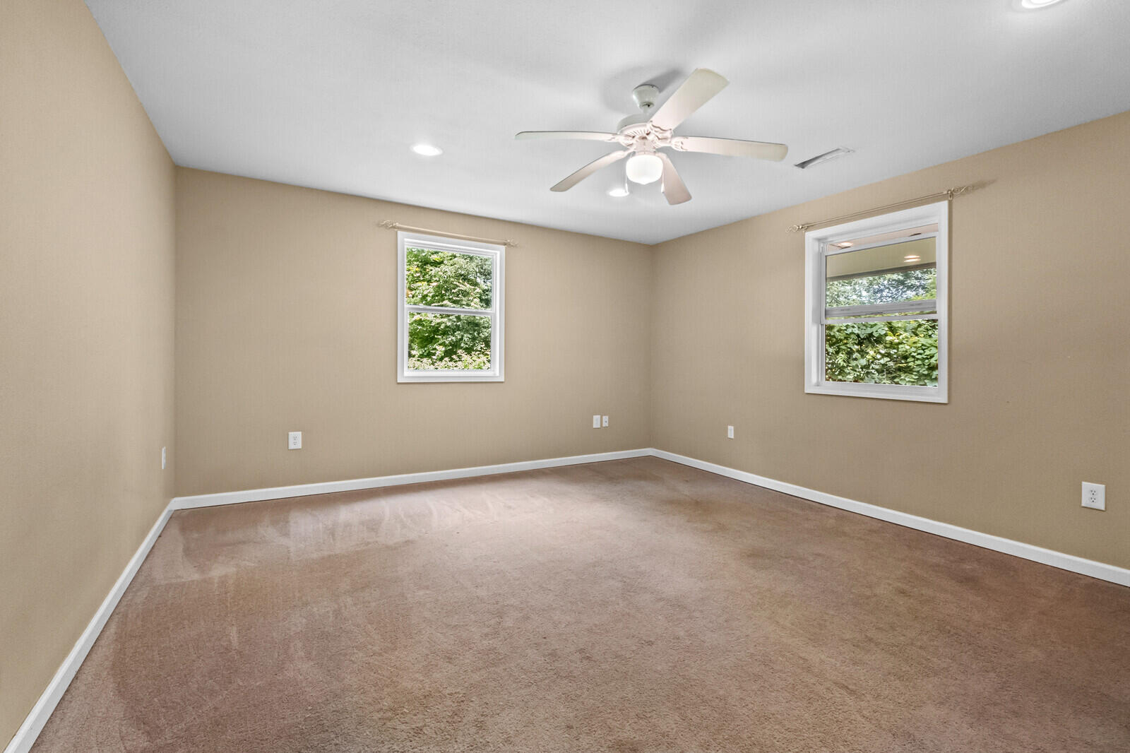 587 Pine Tree Drive Property Photo 13
