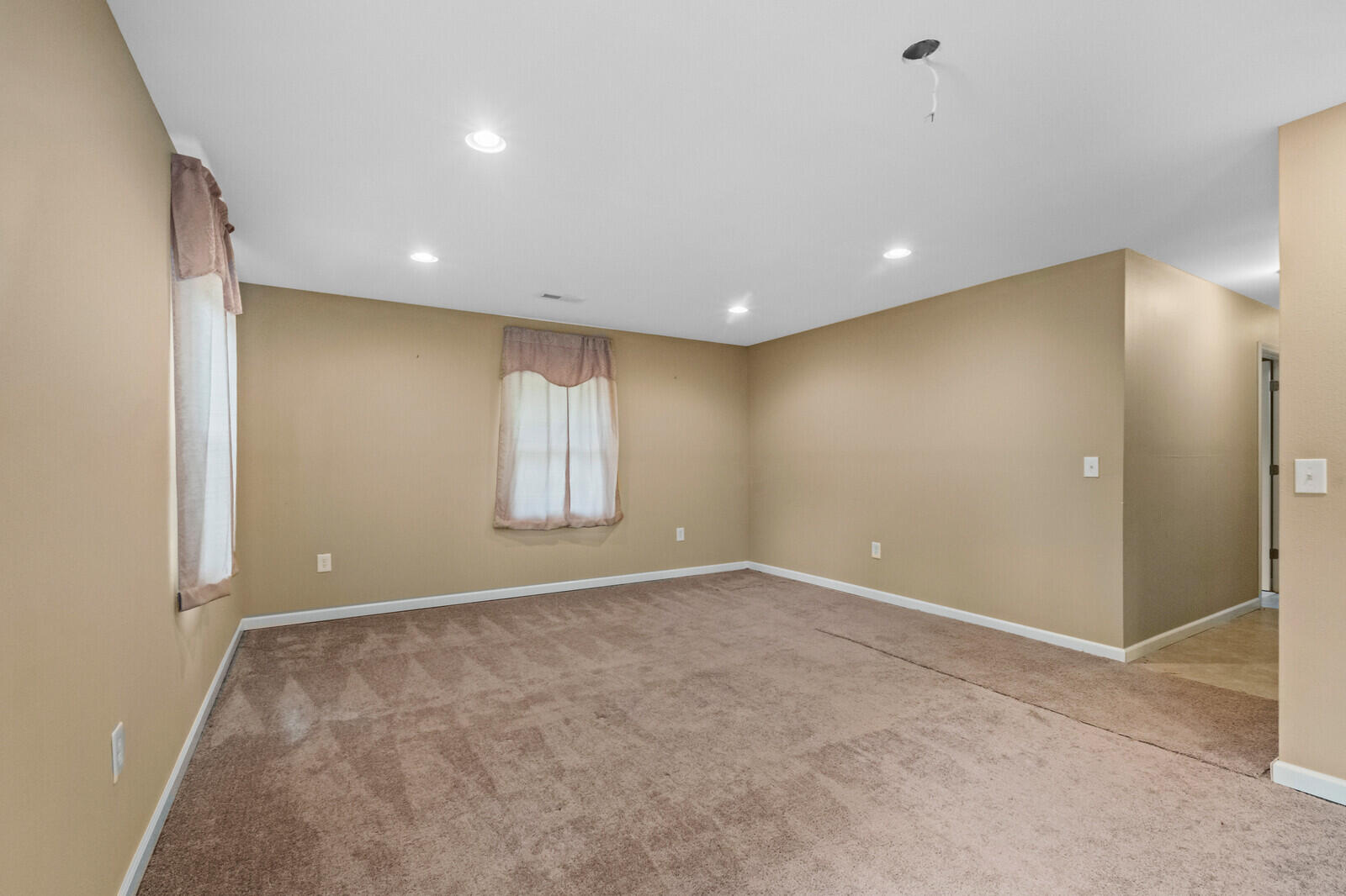 587 Pine Tree Drive Property Photo 20
