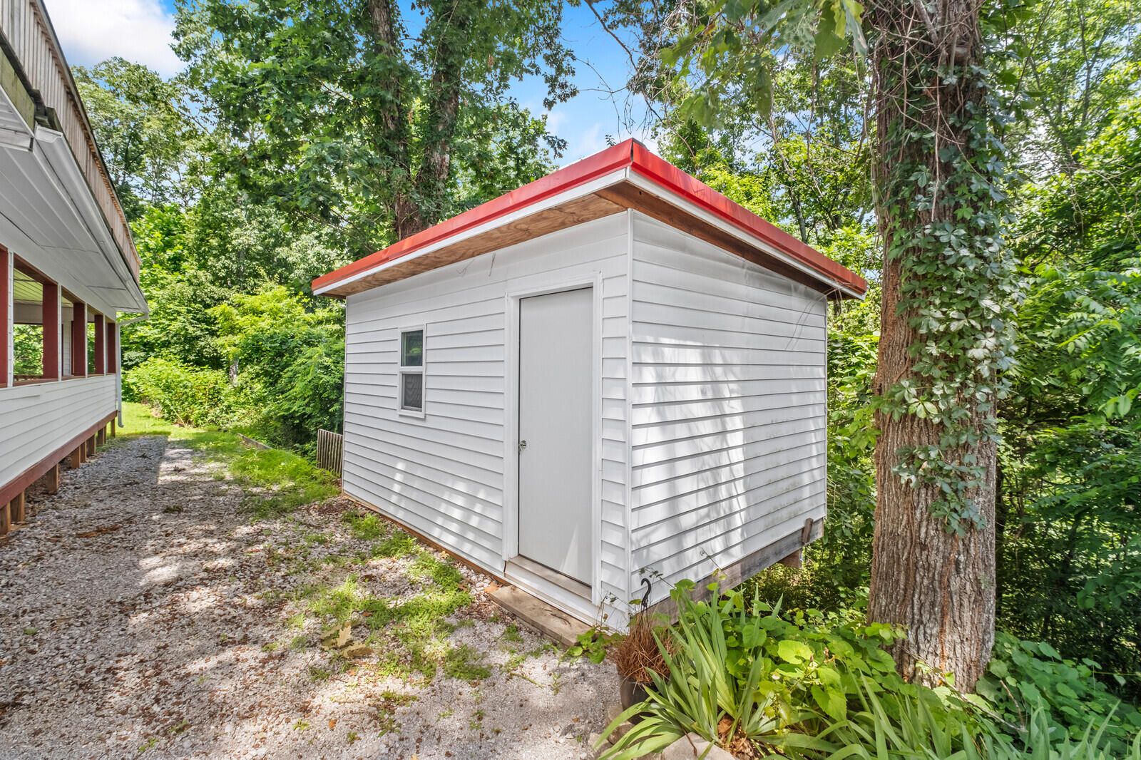 587 Pine Tree Drive Property Photo 33