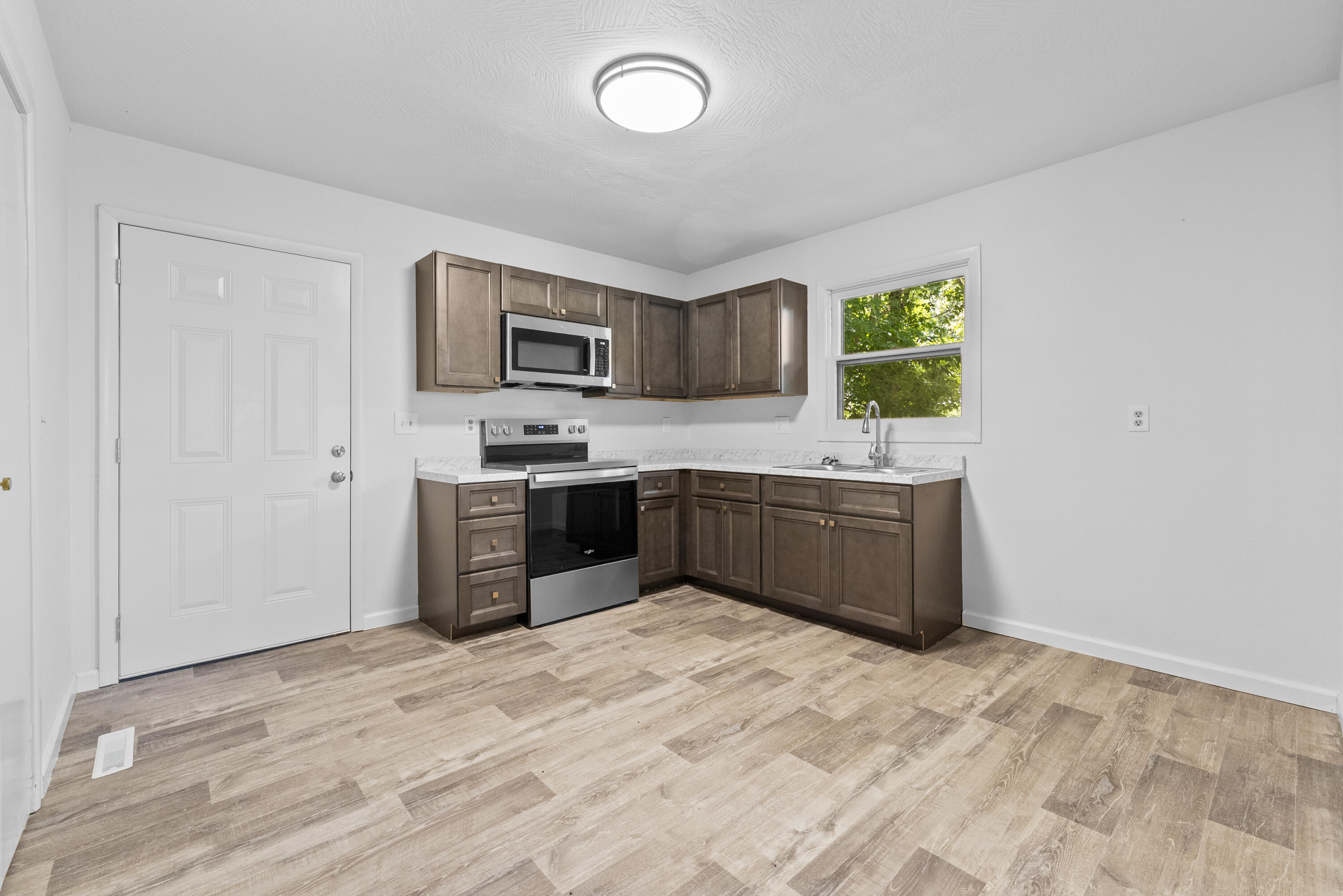 244 Sioux Lane Property Photo 8