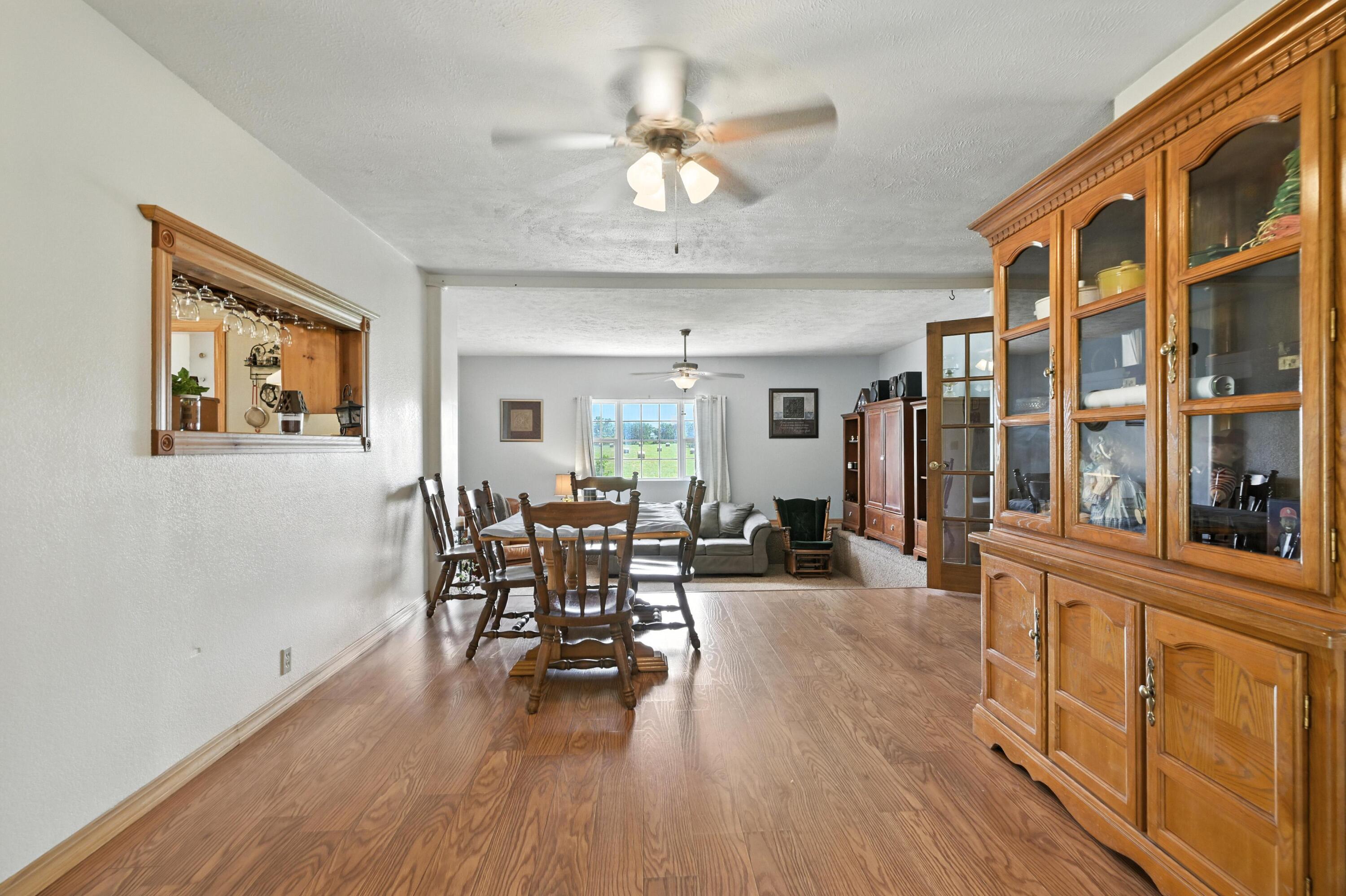 7 Lawrence 2200 Property Photo 9