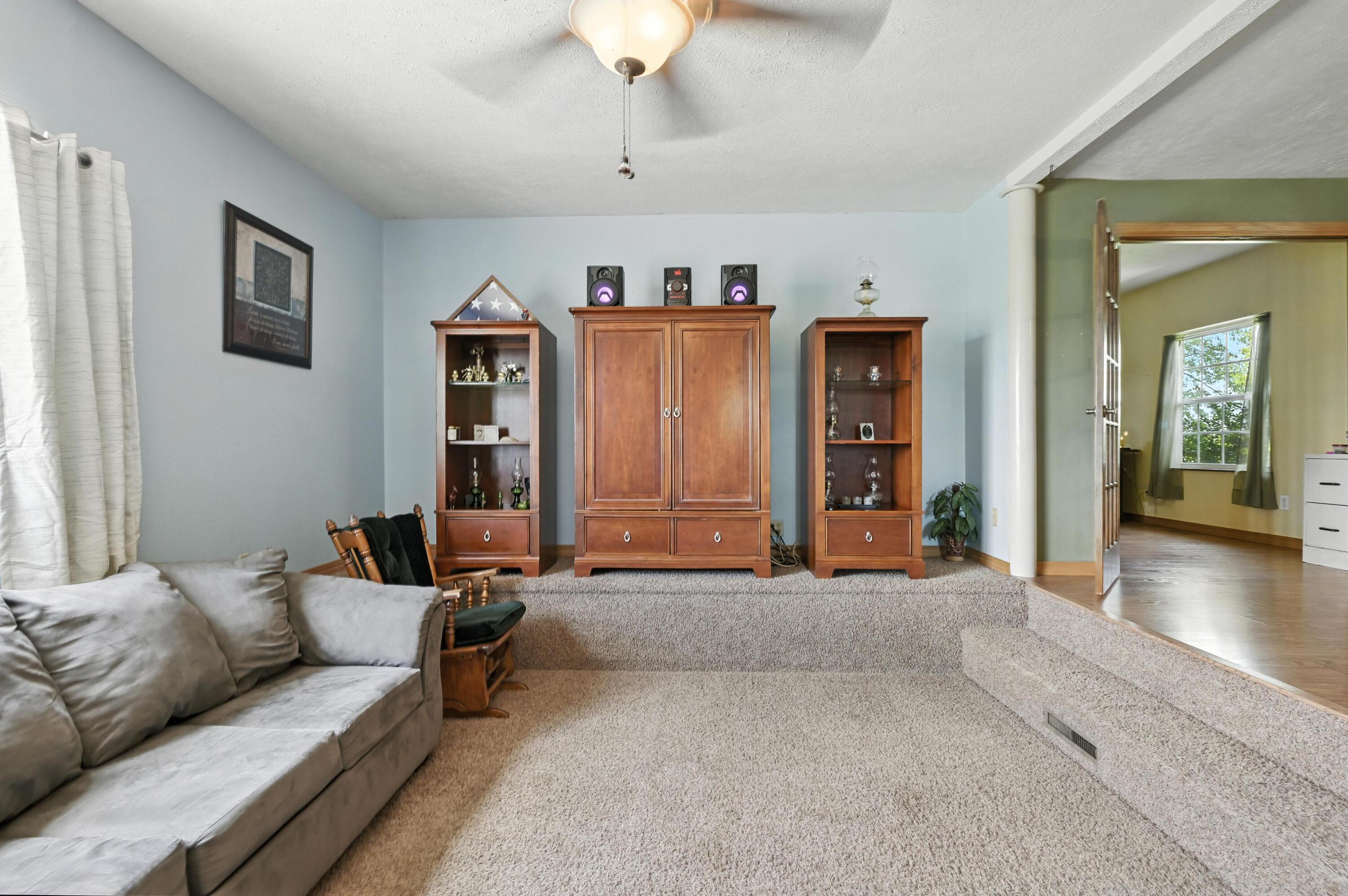 7 Lawrence 2200 Property Photo 13