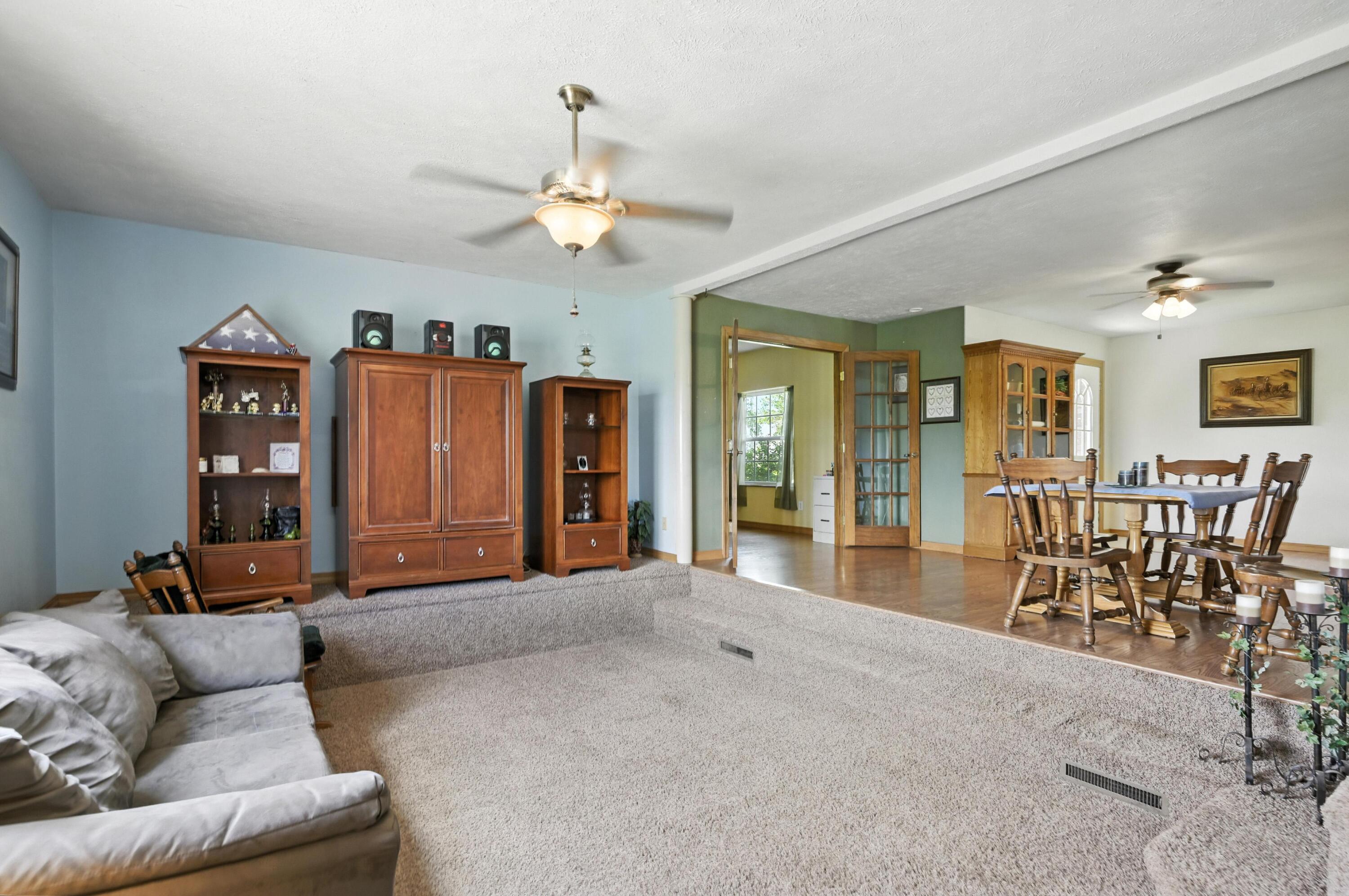 7 Lawrence 2200 Property Photo 14