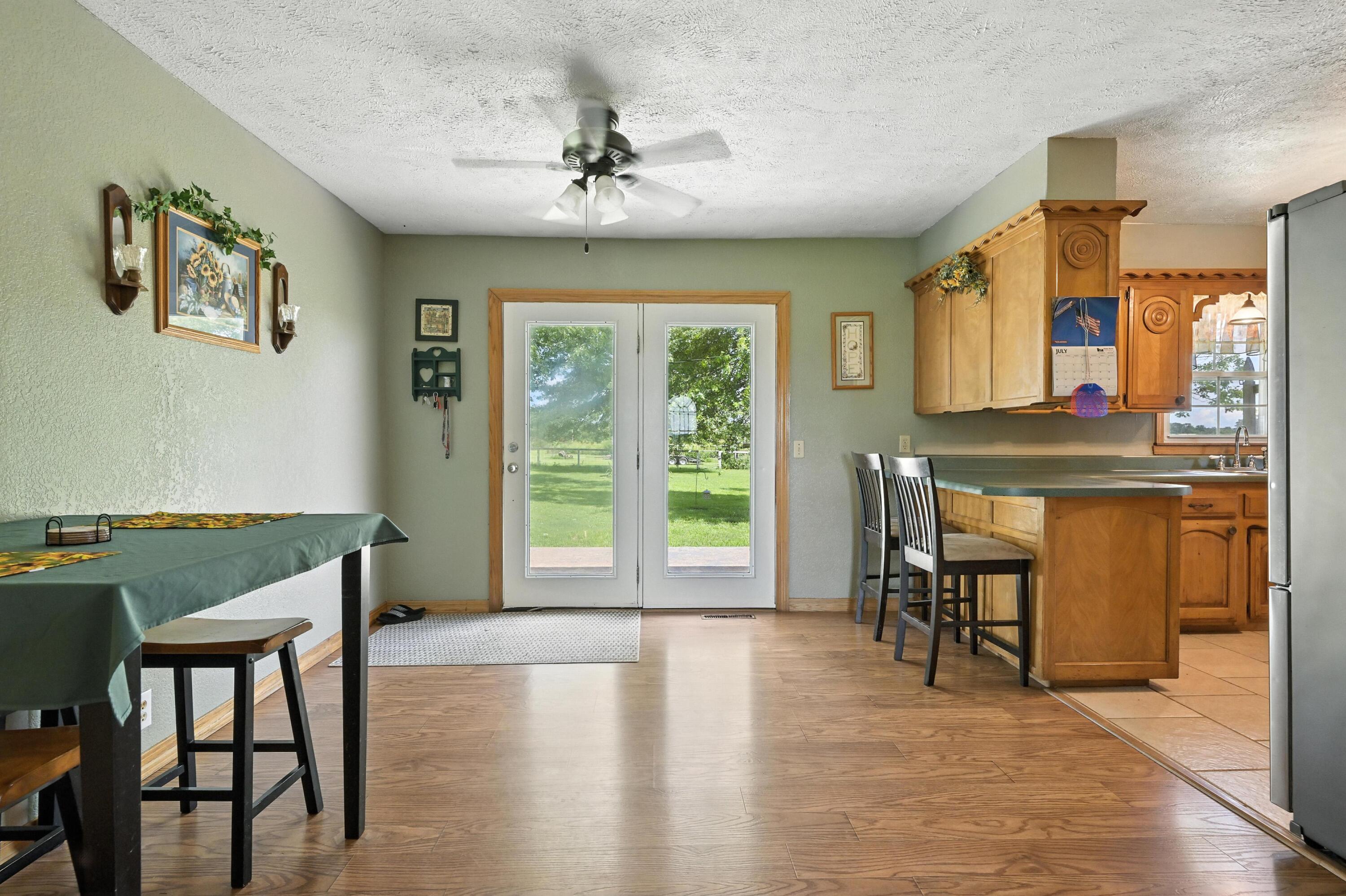 7 Lawrence 2200 Property Photo 15