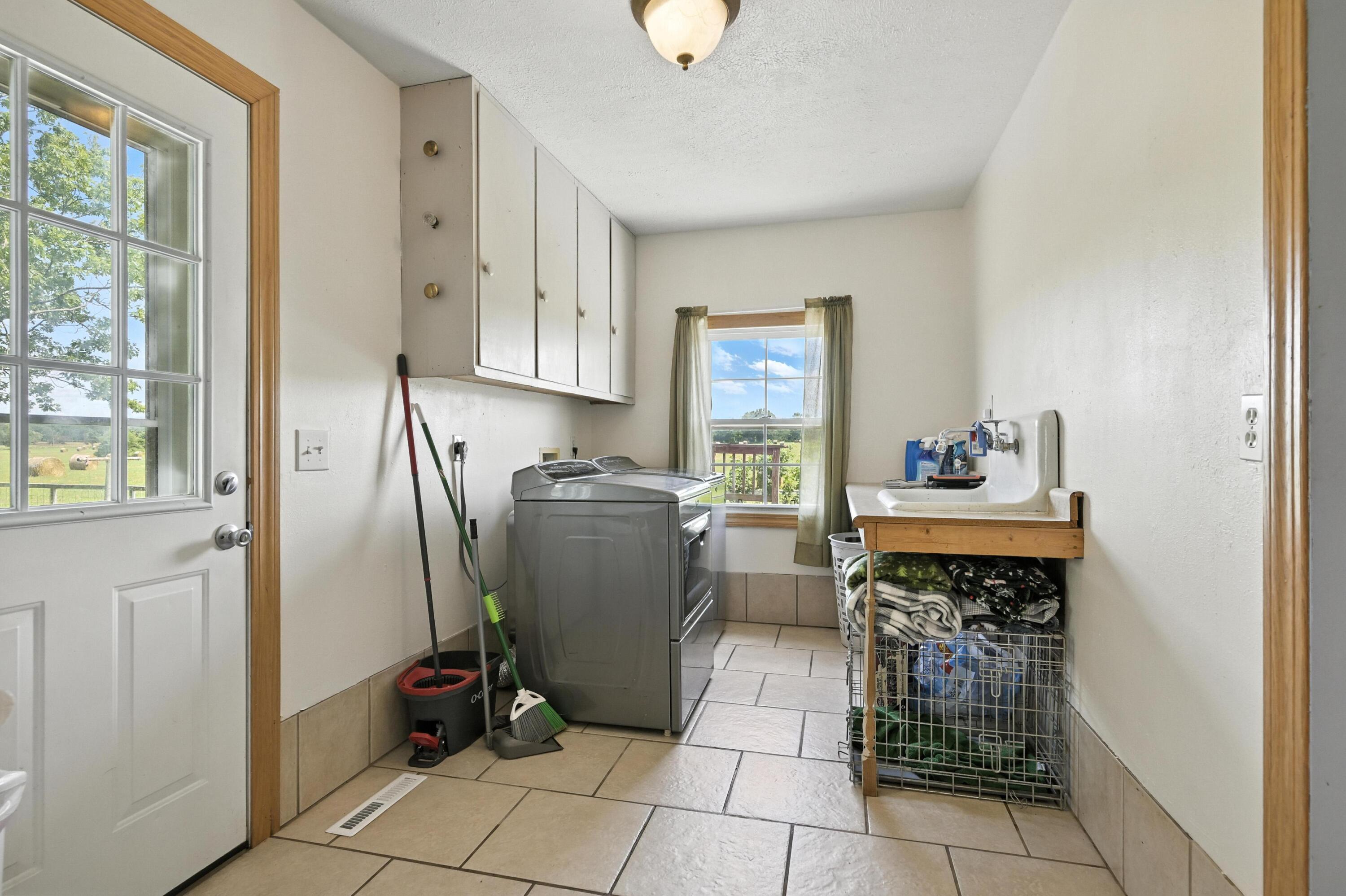 7 Lawrence 2200 Property Photo 22
