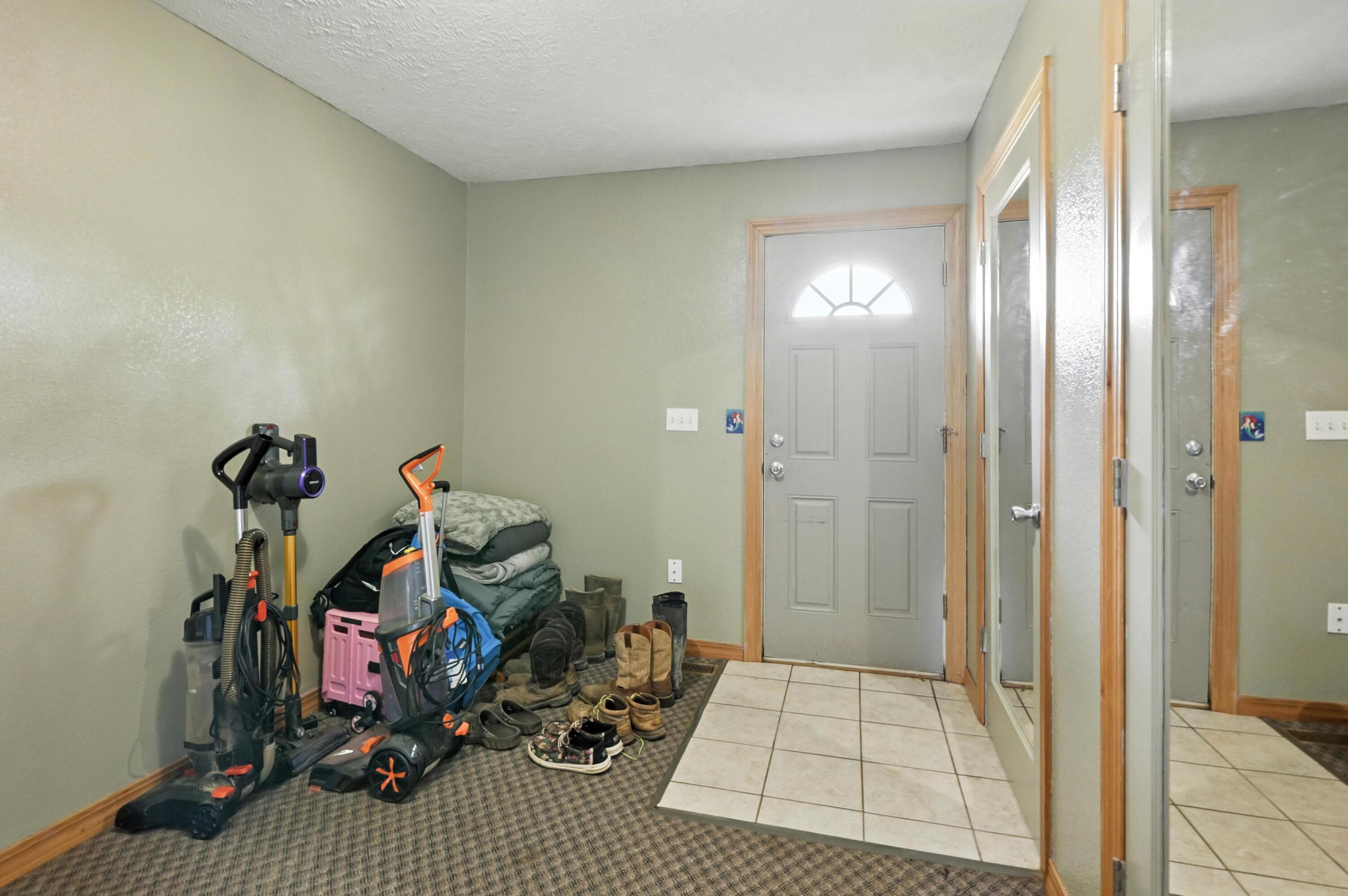 7 Lawrence 2200 Property Photo 24