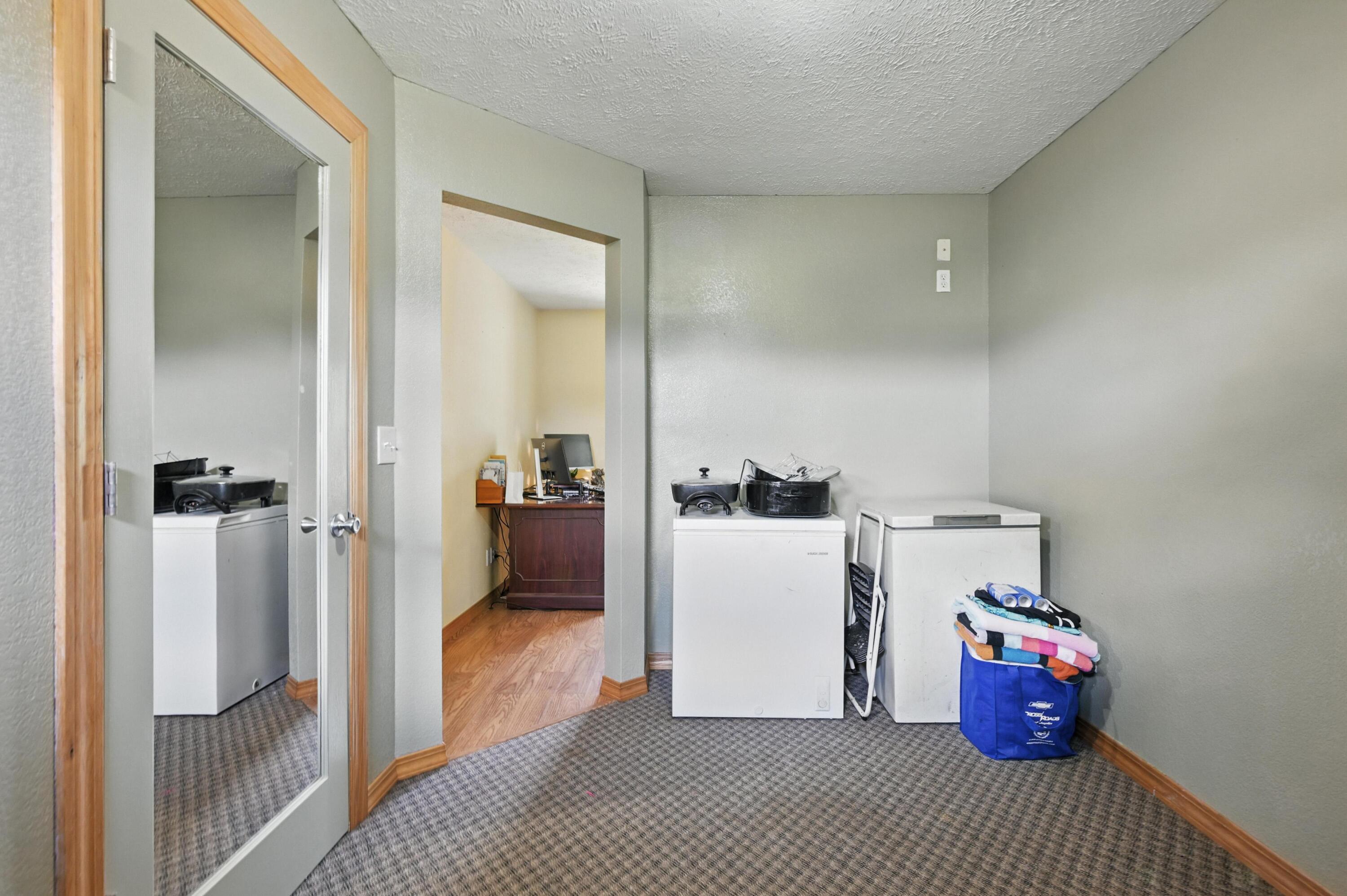 7 Lawrence 2200 Property Photo 25