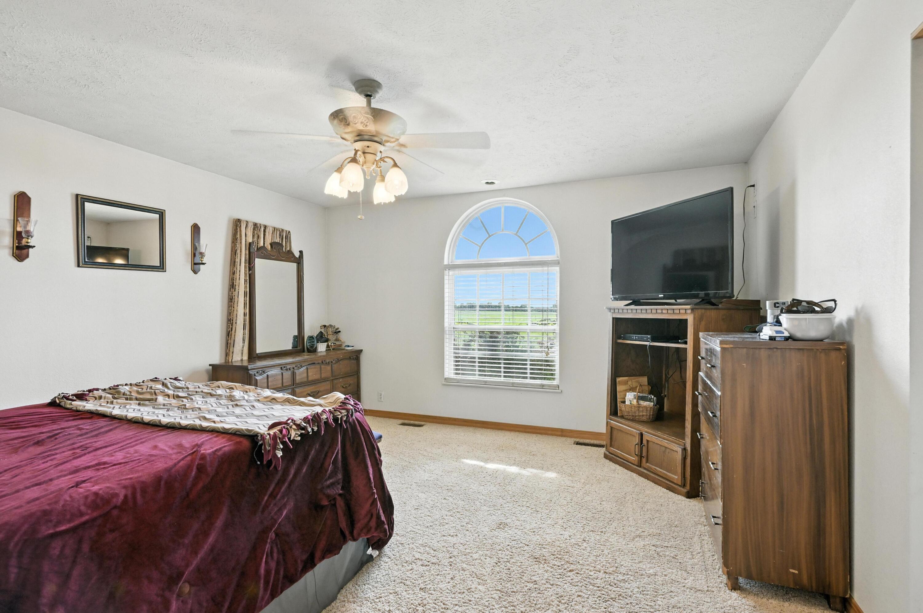 7 Lawrence 2200 Property Photo 26