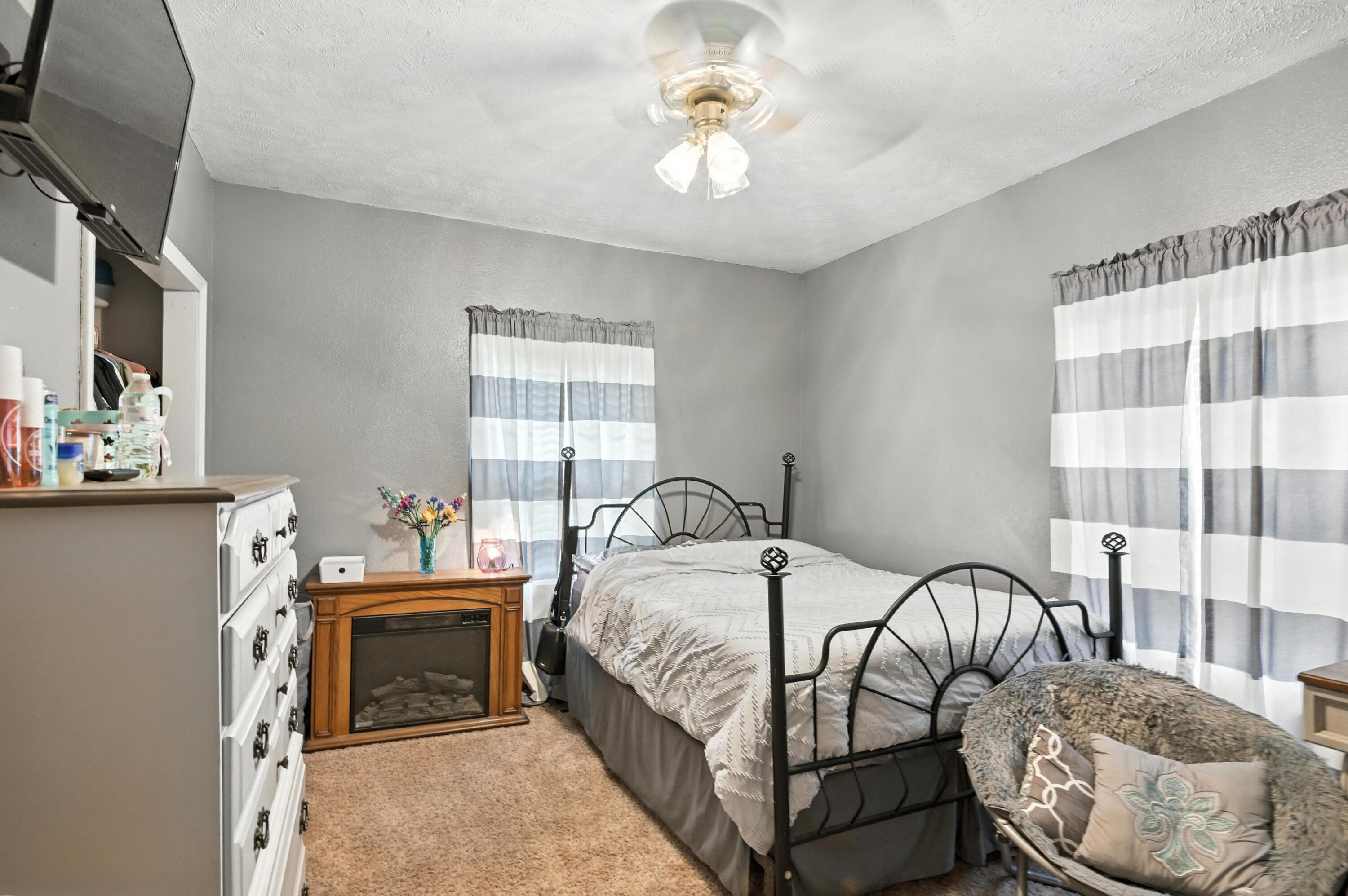 7 Lawrence 2200 Property Photo 35