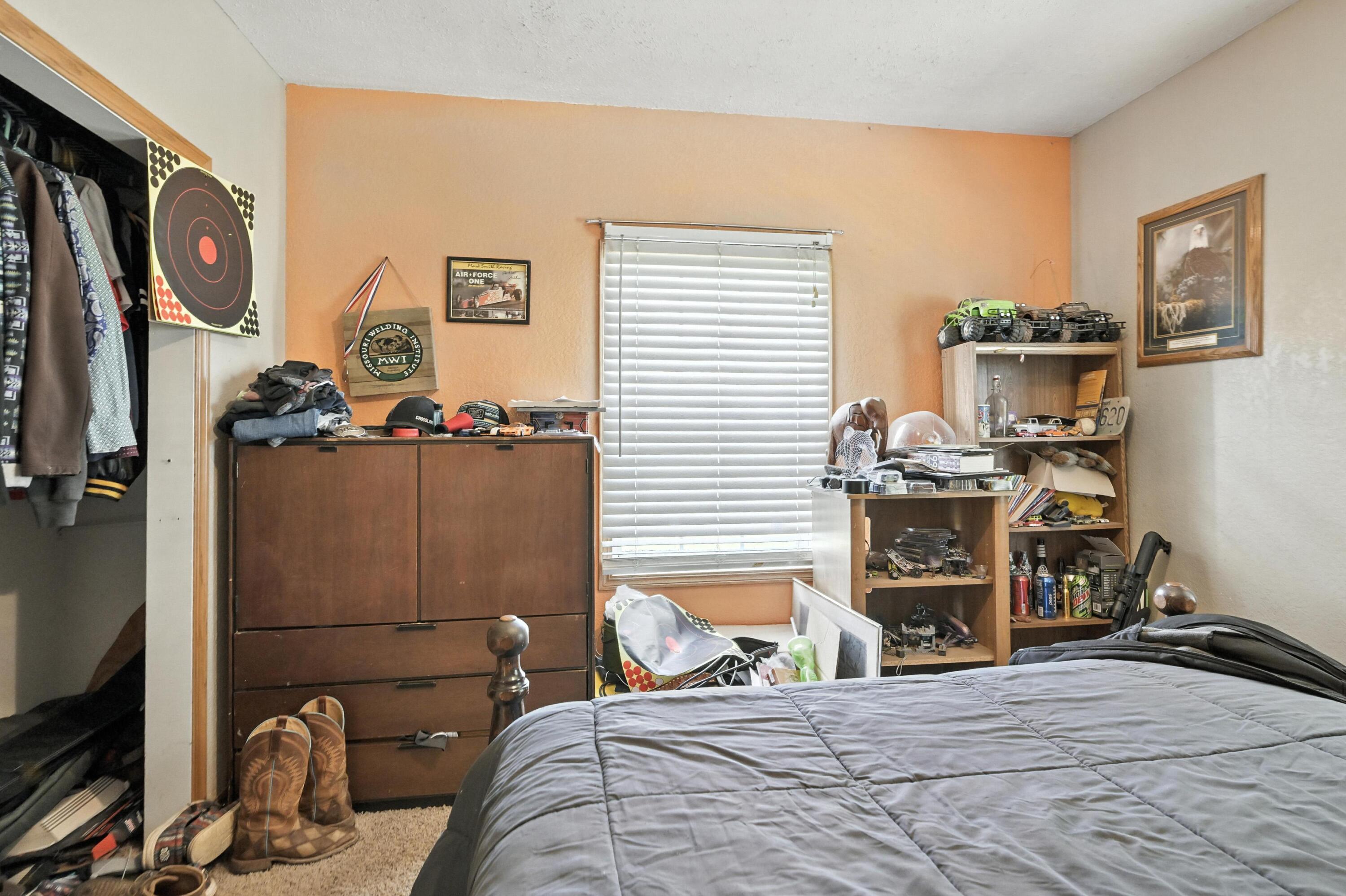 7 Lawrence 2200 Property Photo 39