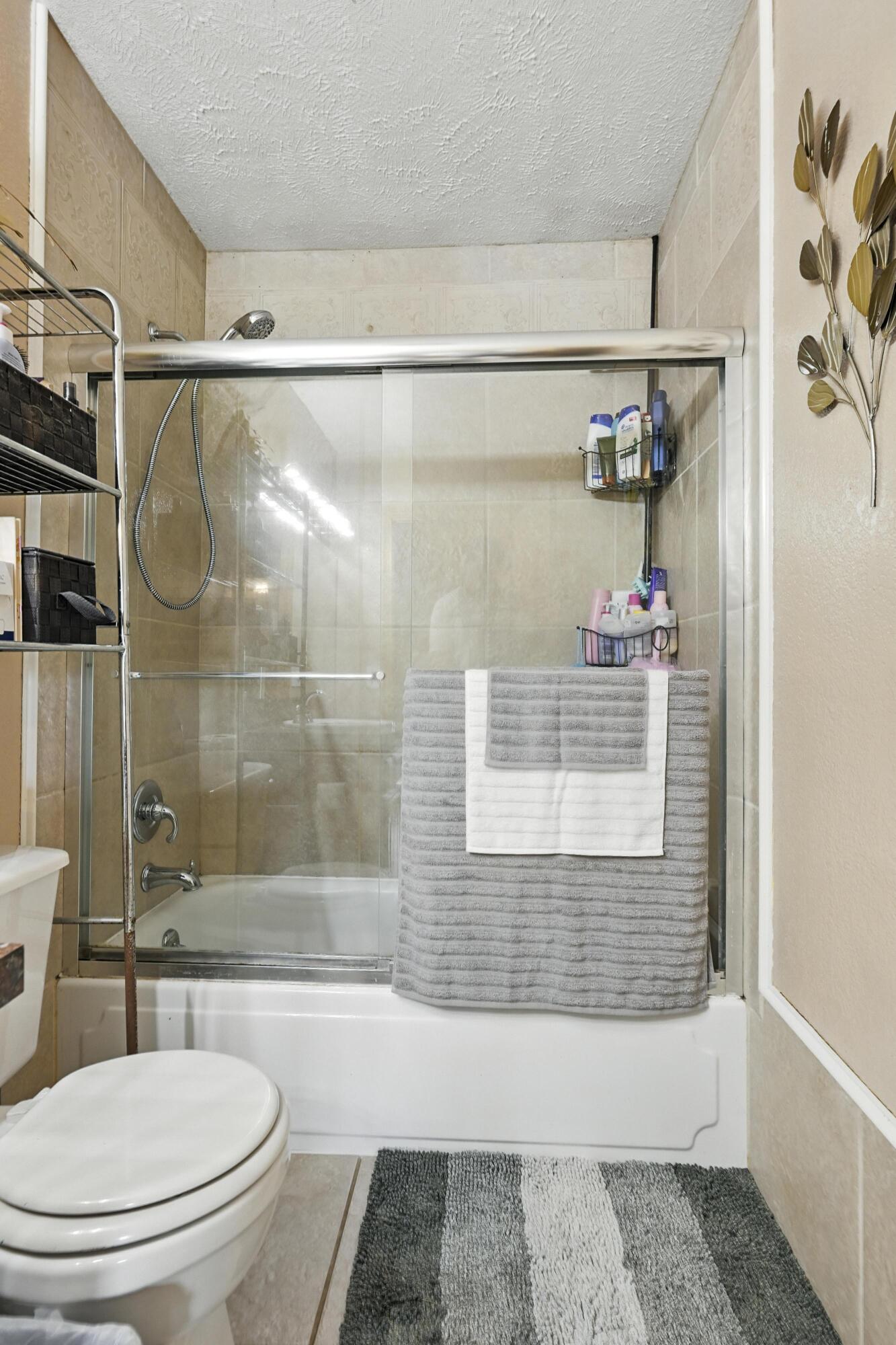 7 Lawrence 2200 Property Photo 42