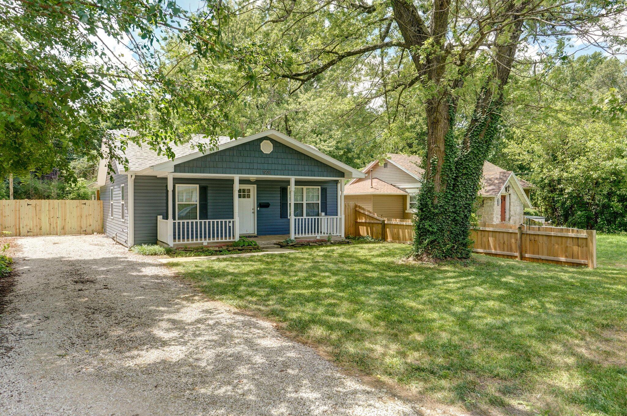 1908 East Monroe Terrace Property Photo 2