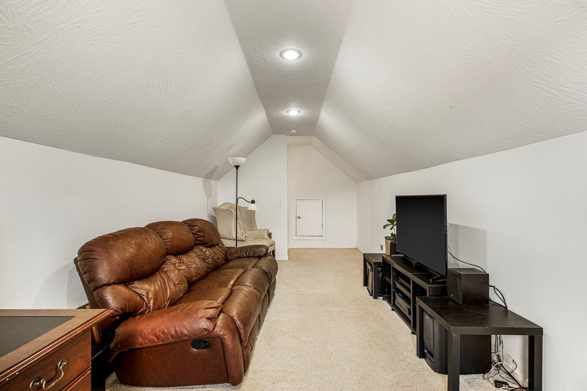 136 West Silver Oak Street Property Photo 21