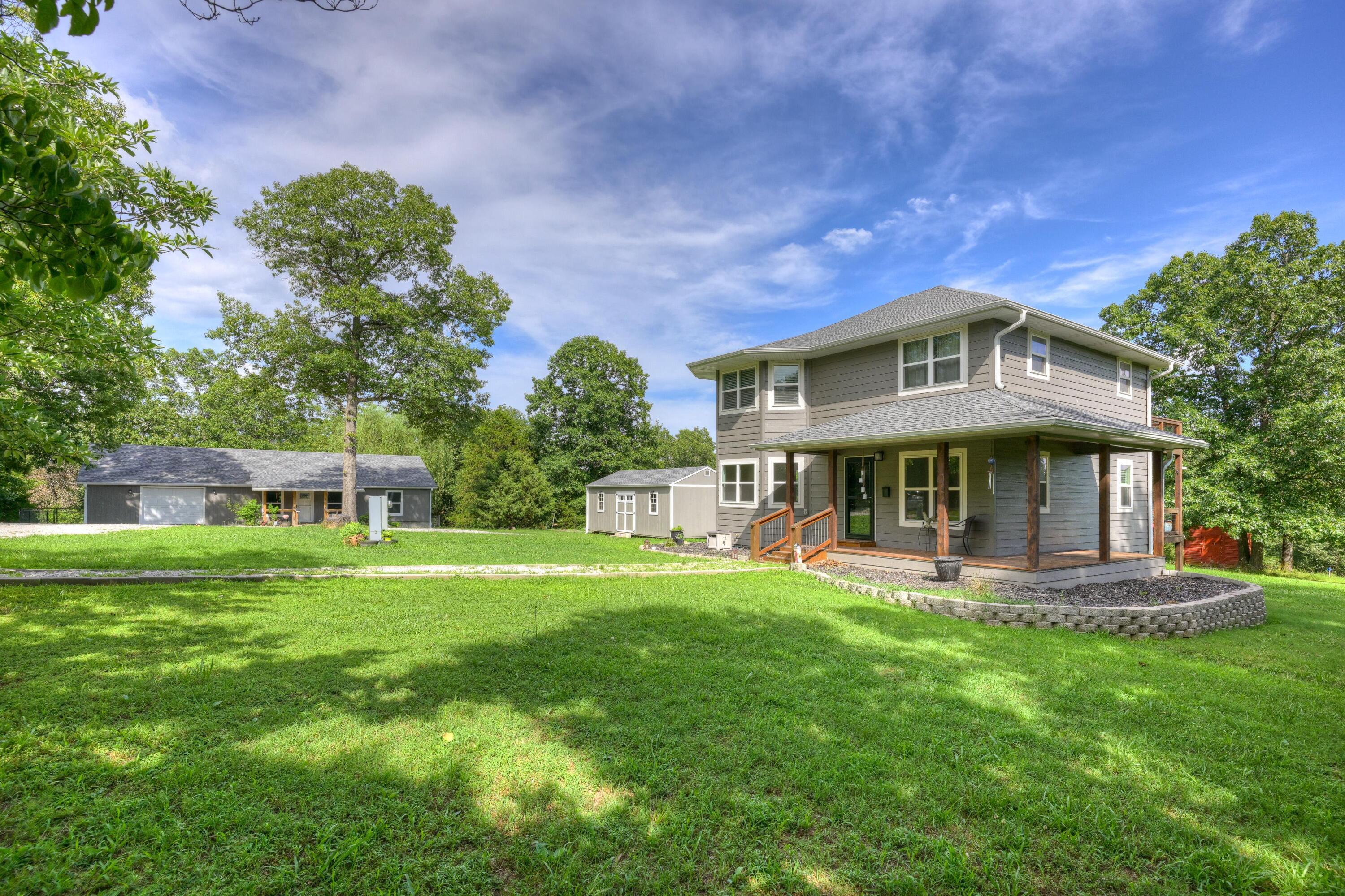 476 Pine Tree Drive Property Photo 4