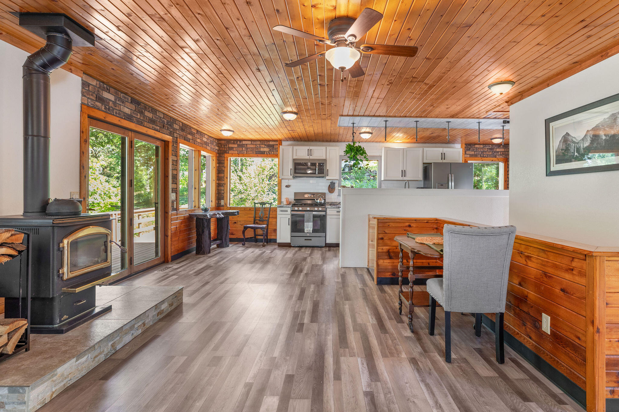 537 Watson Road Property Photo 3
