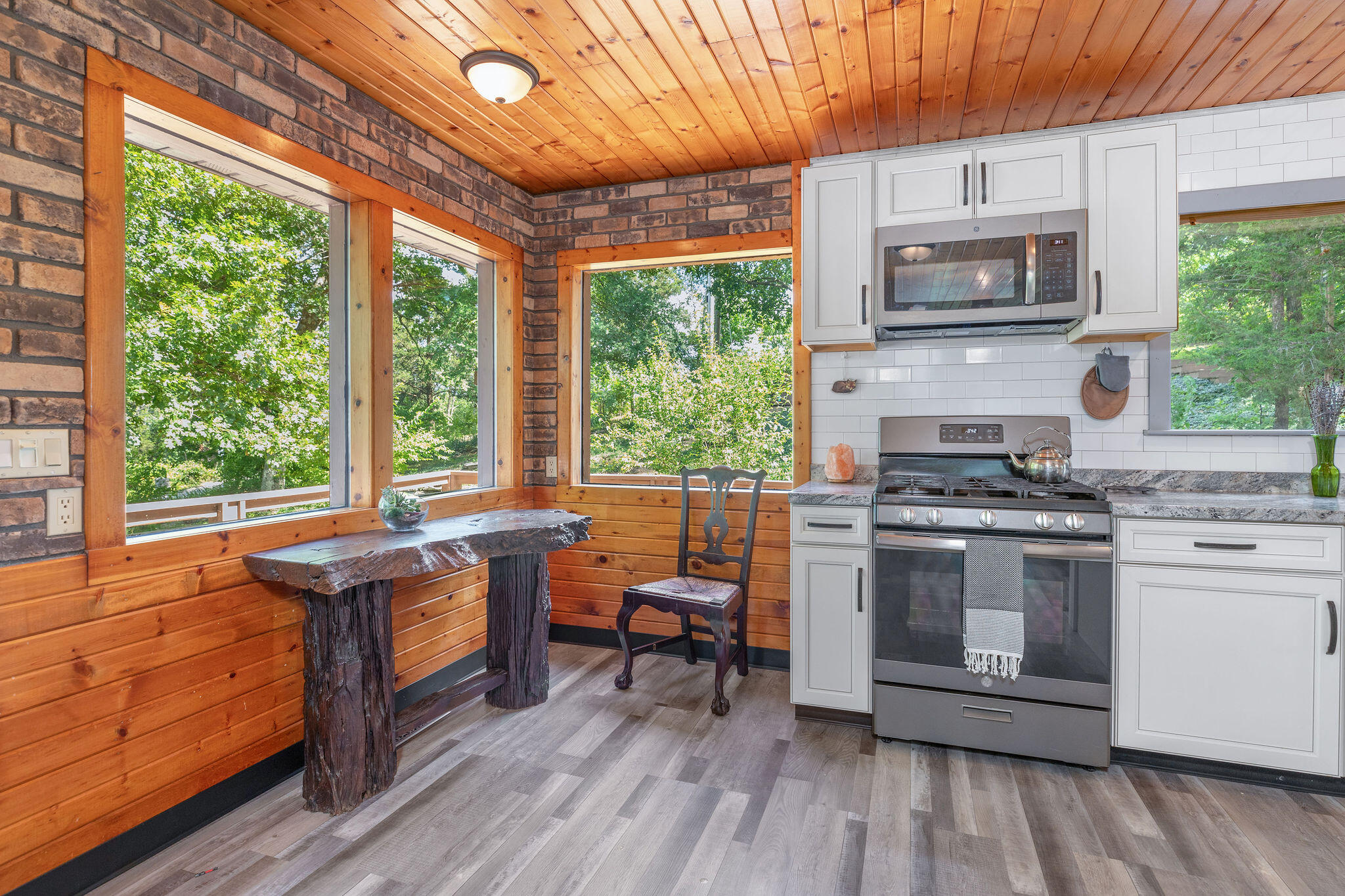 537 Watson Road Property Photo 5