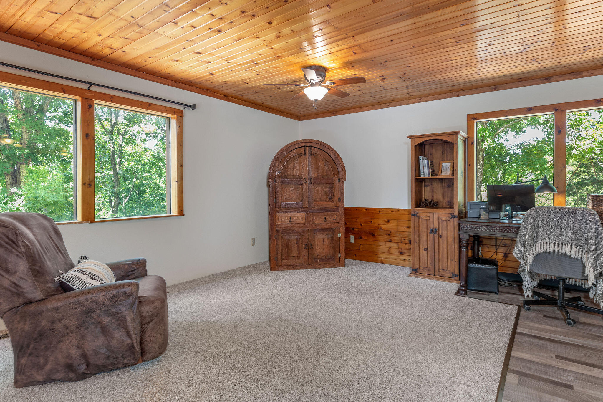 537 Watson Road Property Photo 9