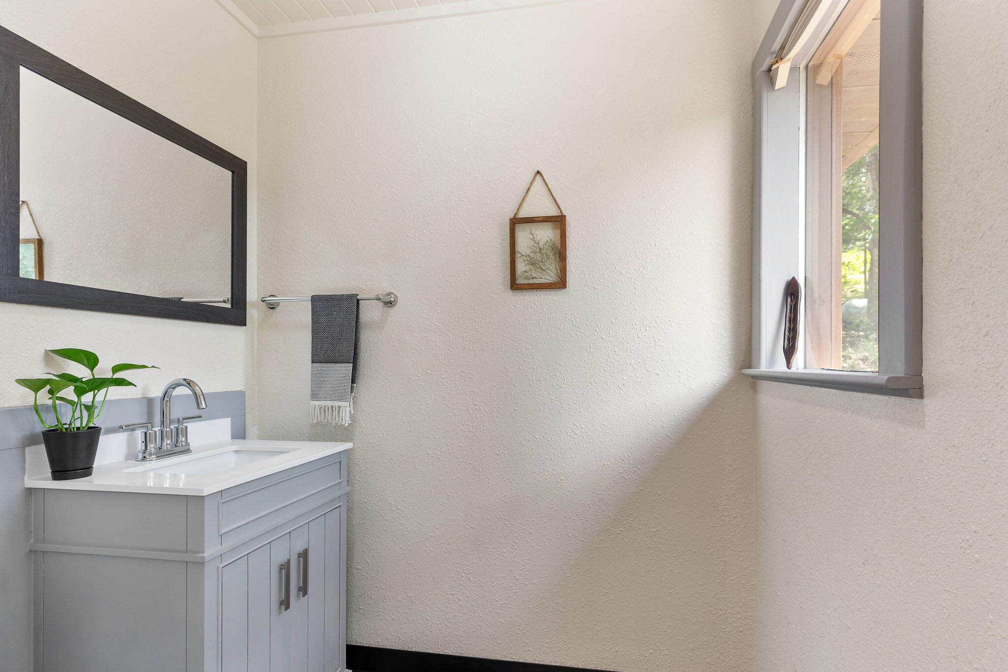 537 Watson Road Property Photo 12