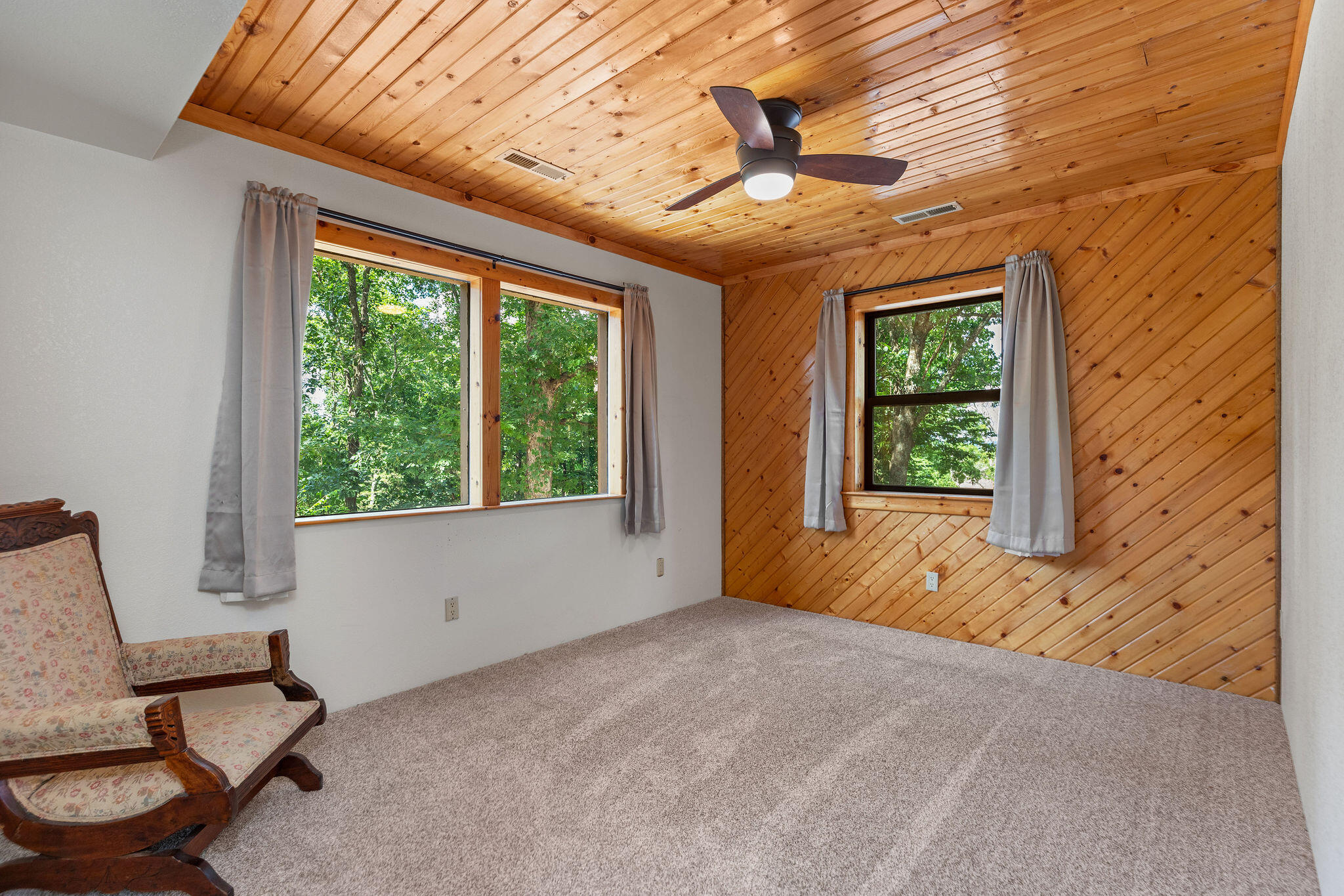 537 Watson Road Property Photo 15