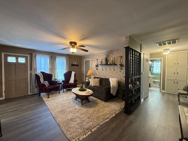 212 West Lindberg Street Property Photo 3