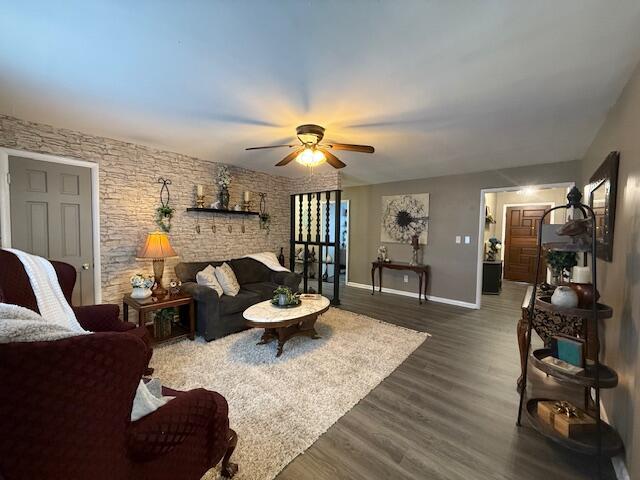 212 West Lindberg Street Property Photo 4