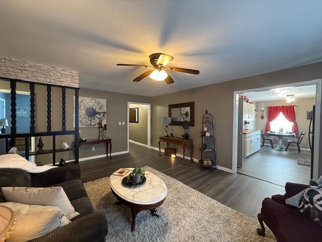 212 West Lindberg Street Property Photo 5