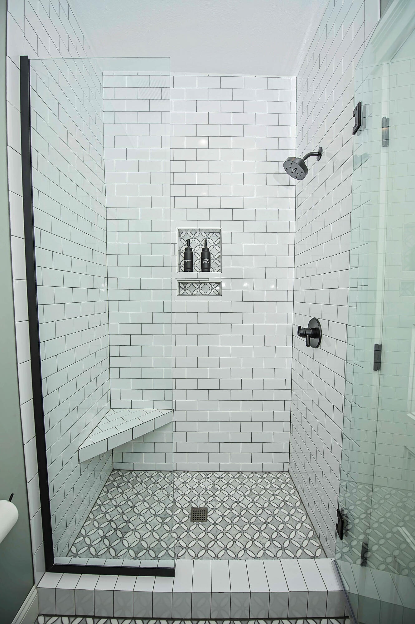 725 South Weller Avenue Property Photo 27