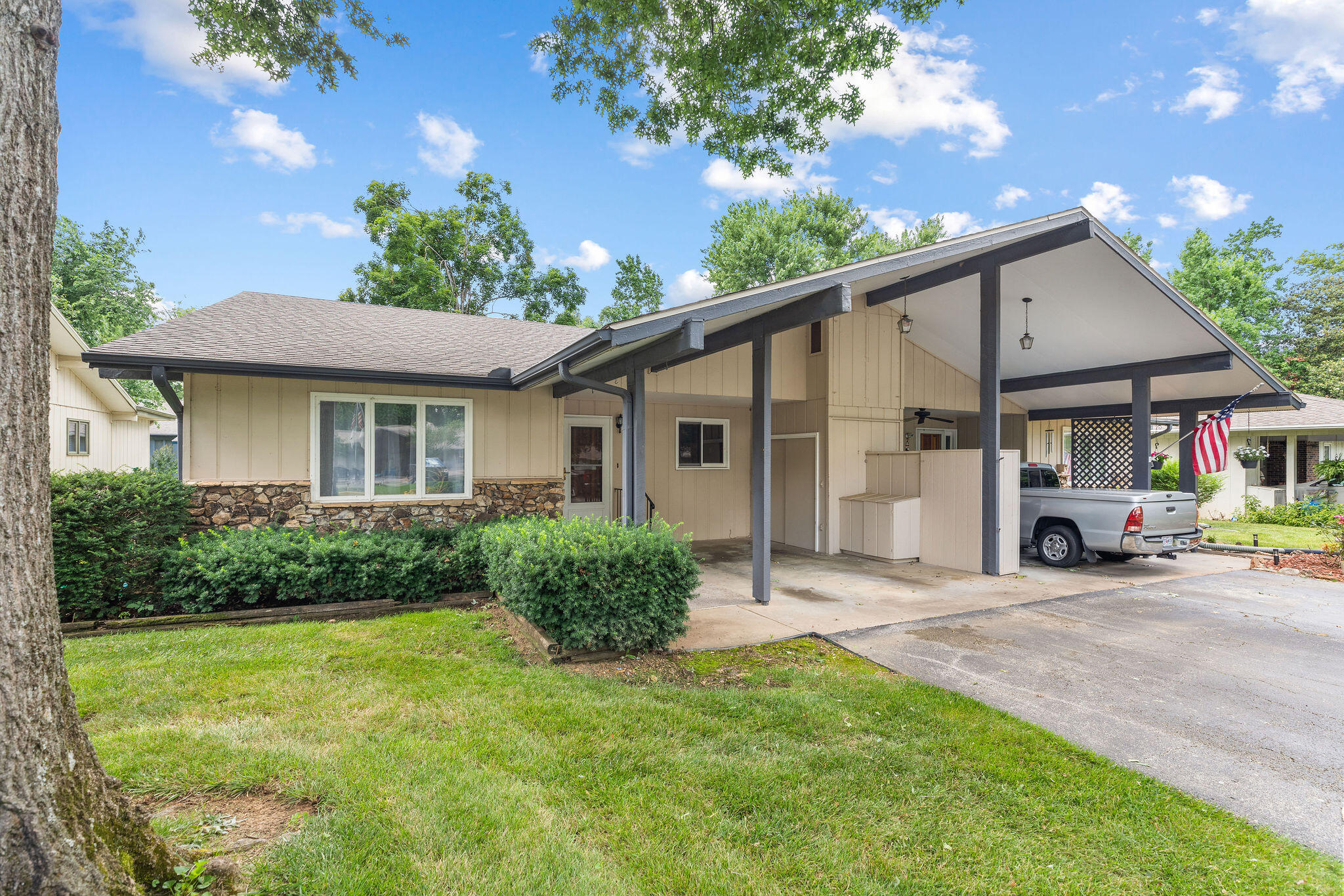 6 Maple Court Property Photo 2