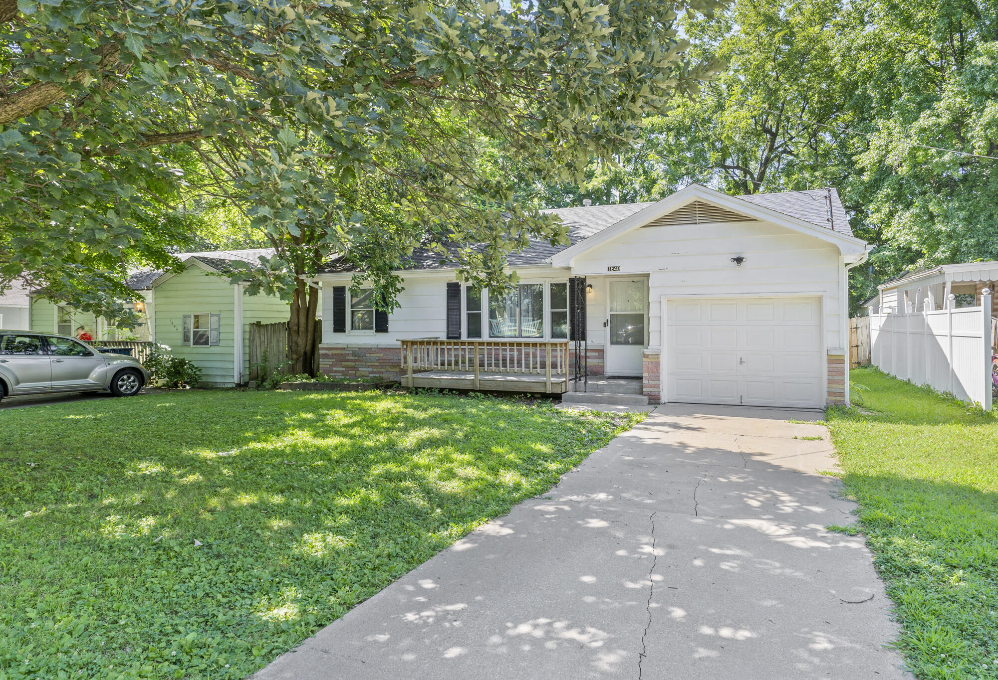 1640 Central Street Property Photo 1